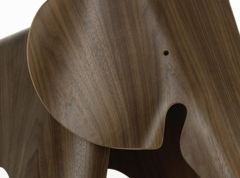 Vitra Eames Elephant Plywood olifant kinderstoel Naturel Chestnut