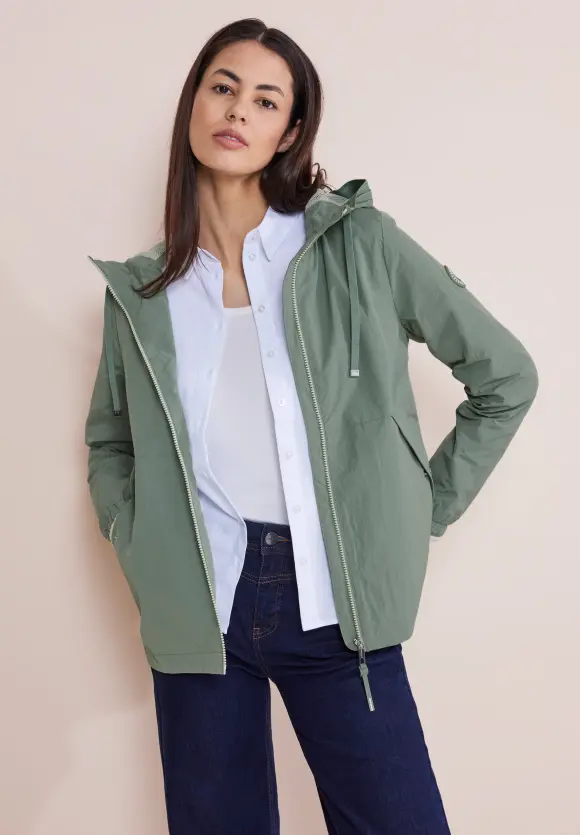 Moderner Windbreaker - dune green