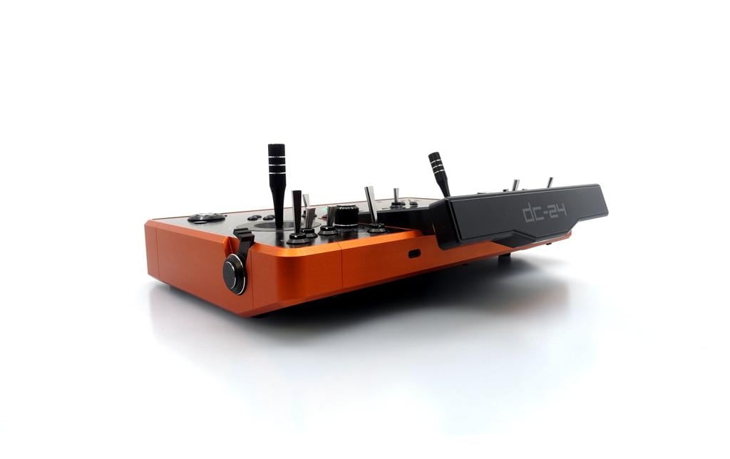 Fernsteuerung DC-24 II Carbon Line Orange<br>Professioneller 2.4 GHz Duplex Pultsender