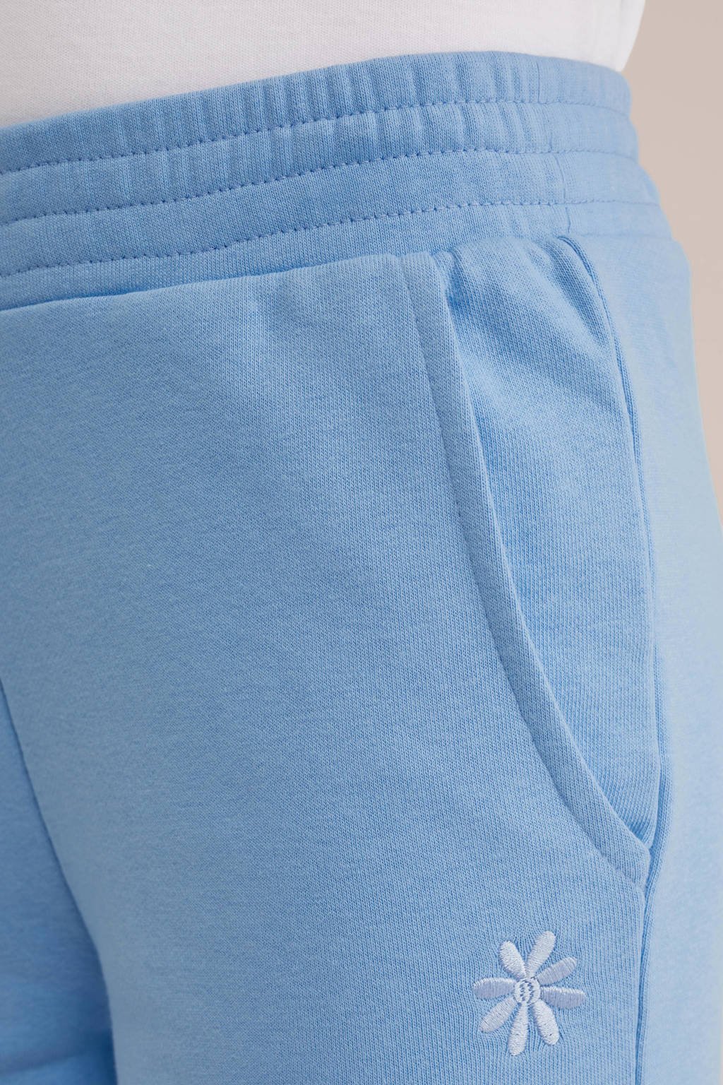 WE Fashion straight sweatpant lichtblauw