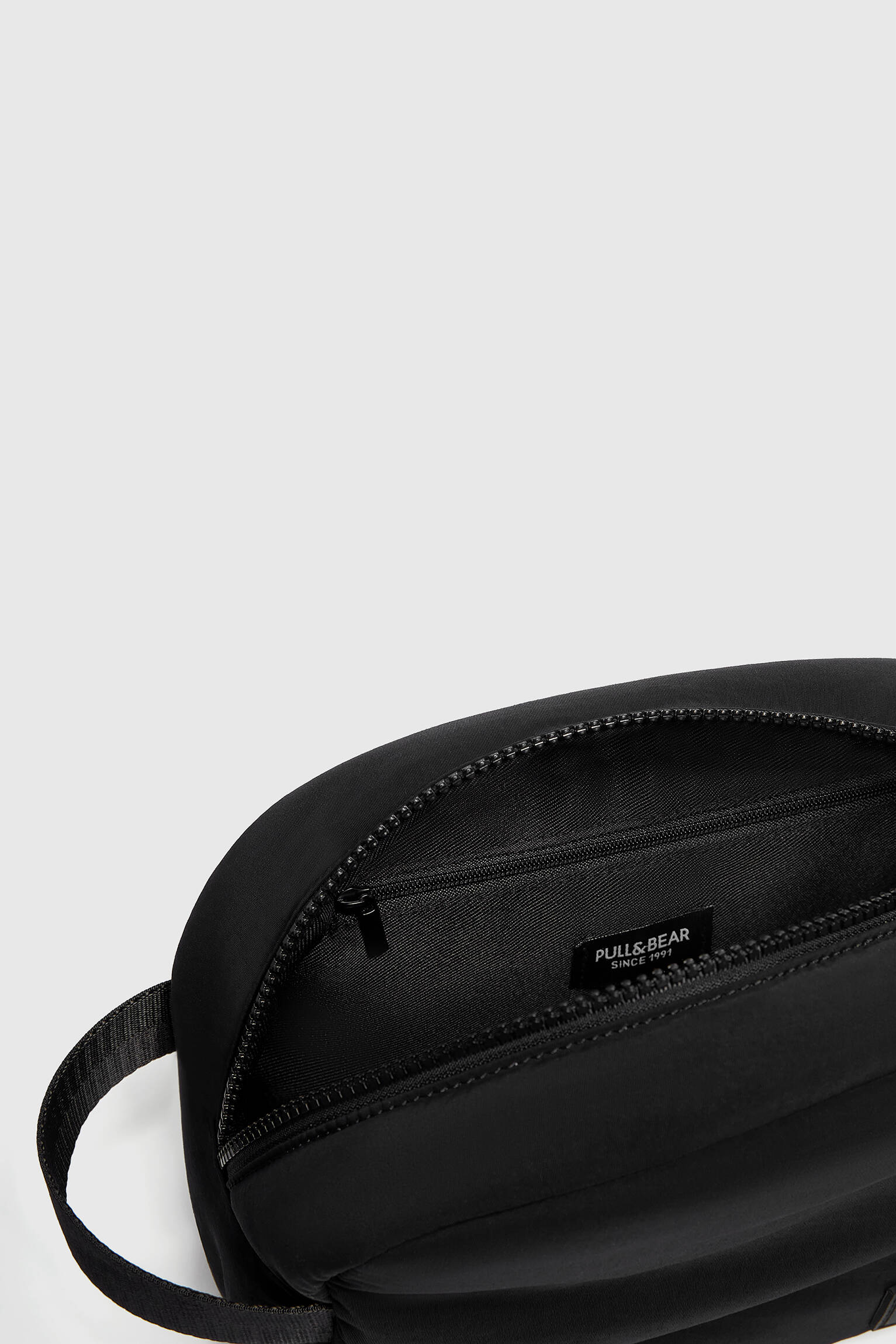 NECESSAIRE ESPORTIVA - PRETA