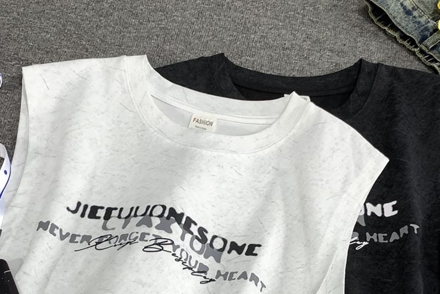 Derbundy - Mouwloos tanktopje met ronde hals en letterprint