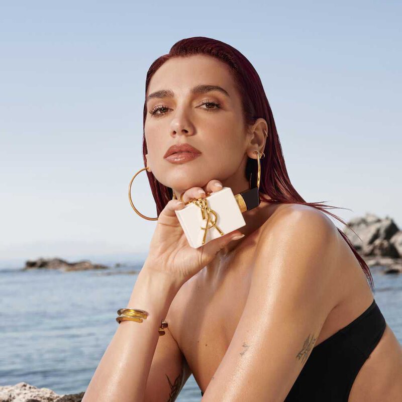 LIBRE L'EAU NUE PARFUM DE PEAU  UN PARFUM SOLAIRE AU SILLAGE FRAIS ET DÉLICAT. UNE ESCAPADE SENSORIELLE EN MÉDITERRANÉE CAPTURÉE DANS UN PARFUM SANS ALCOOL À LA SENSORIALITÉ UNIQUE.
