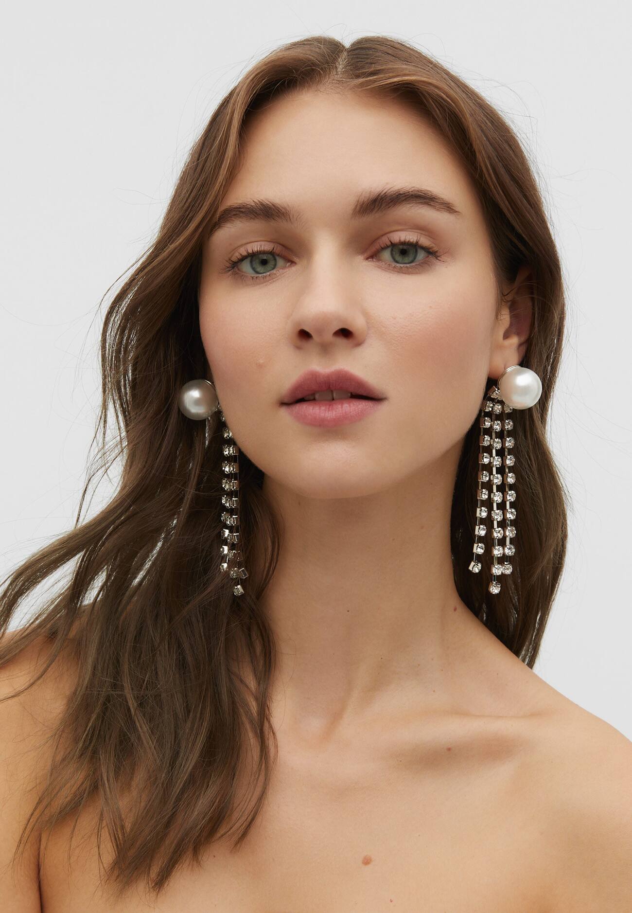 brincos em cascata com pérolas artificiais e strass