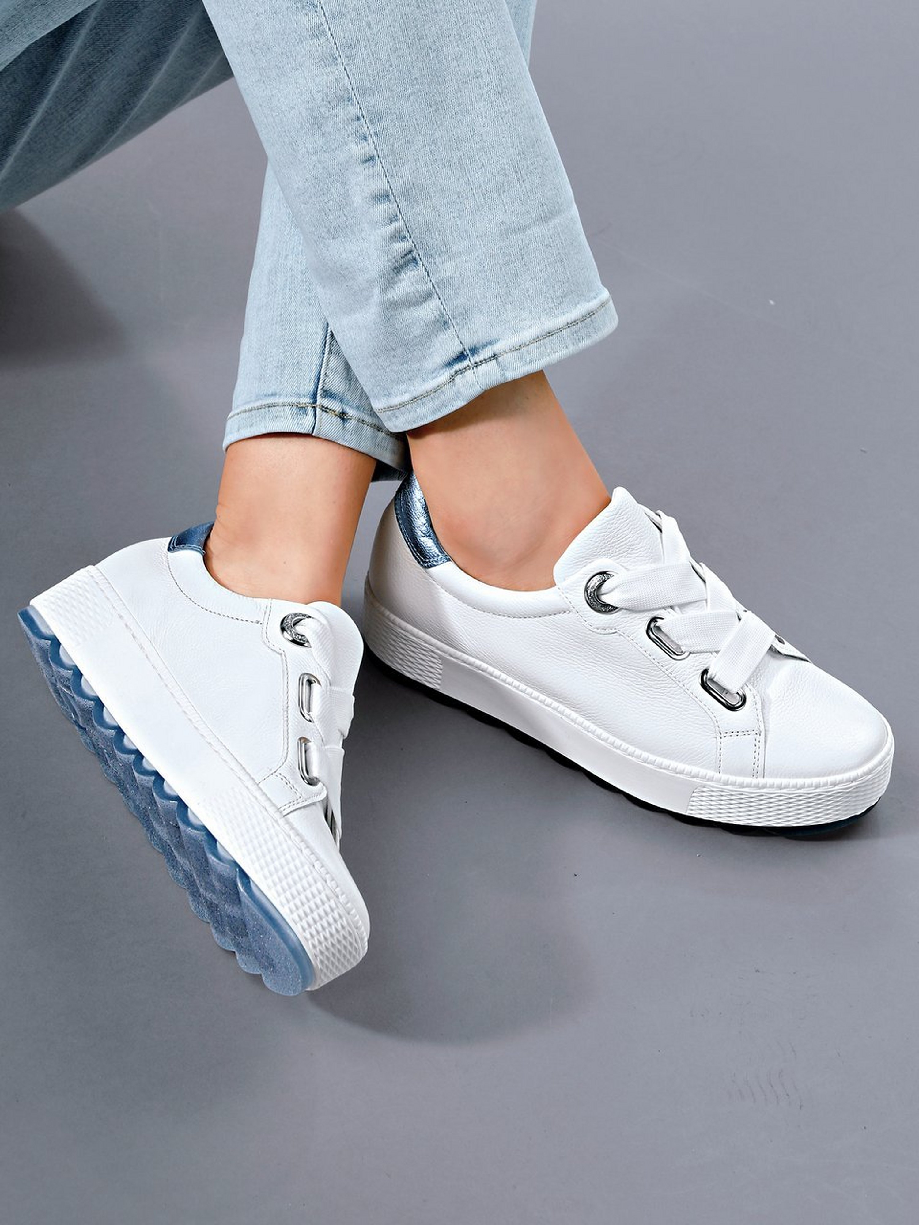 Sneaker