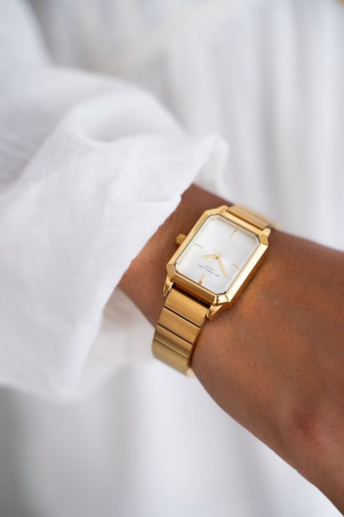 Vierkant horloge met brede horizontale schakels