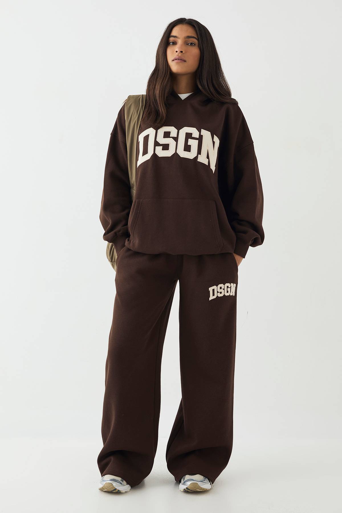 Jogging DSGN Studio à Jambes Droites avec Appliqué Cordon