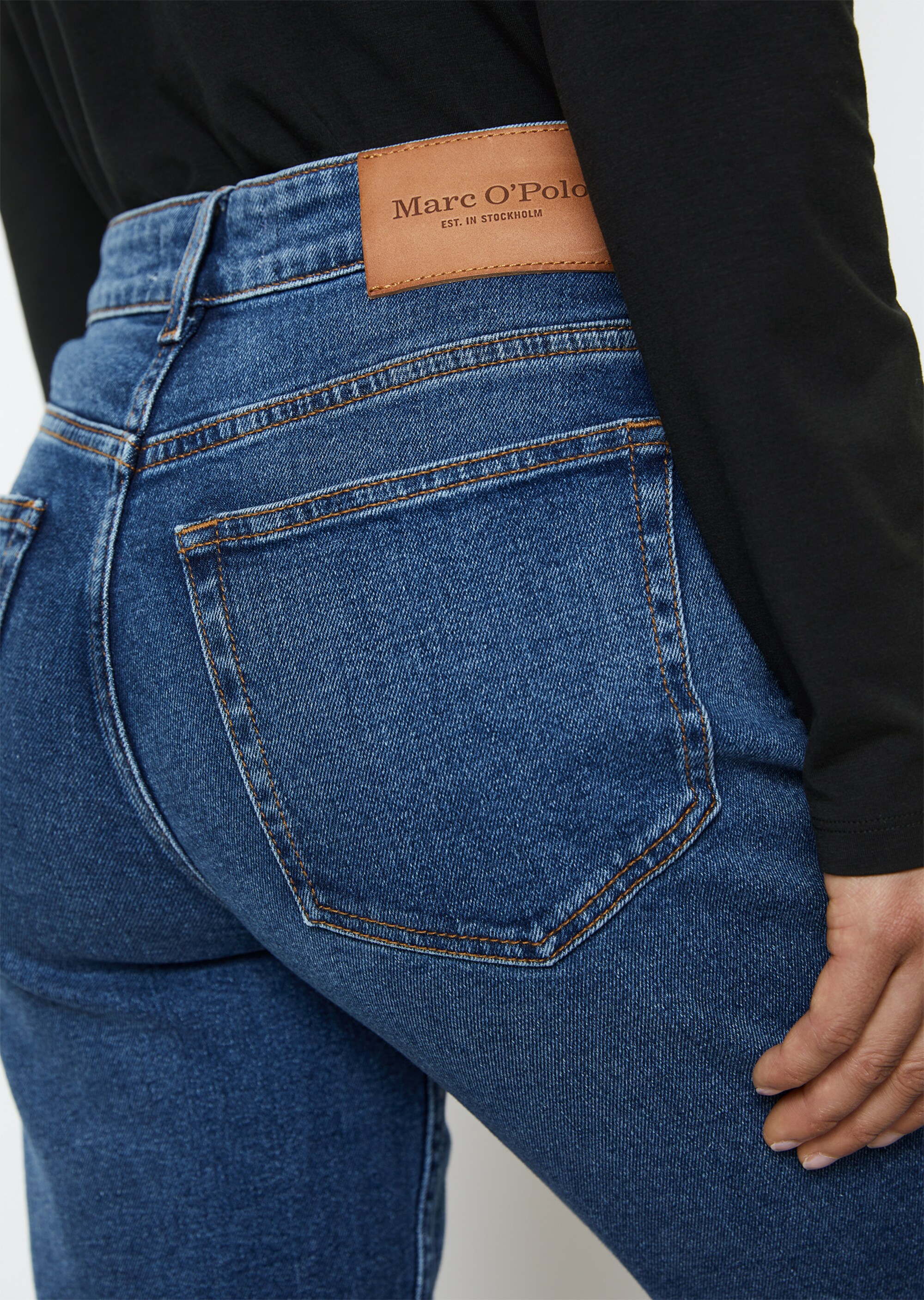 Jeans Modell KIRUNA flaredmit hoher Taille