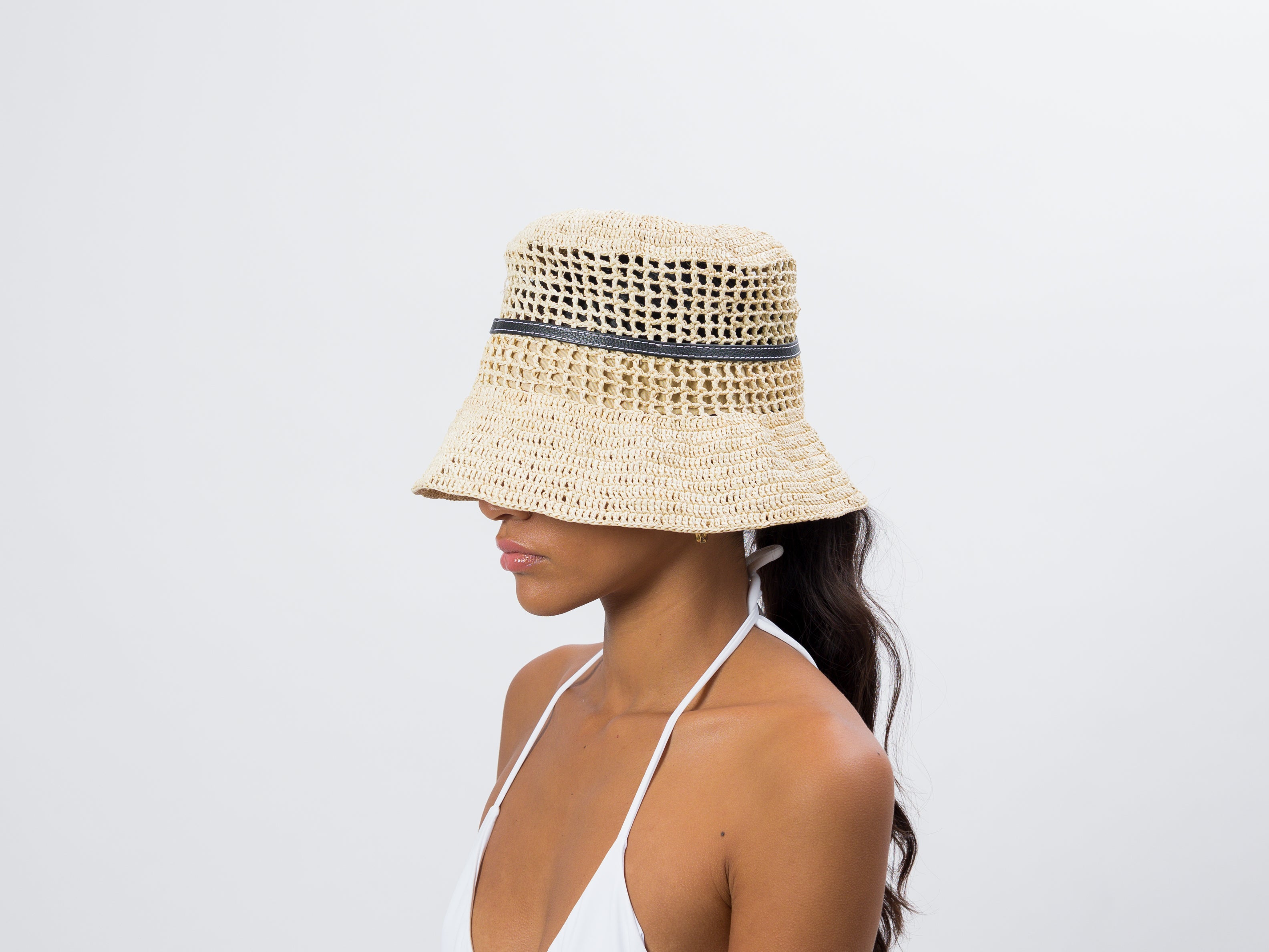 Chapeau au crochet en abat-jour à maille ajourée