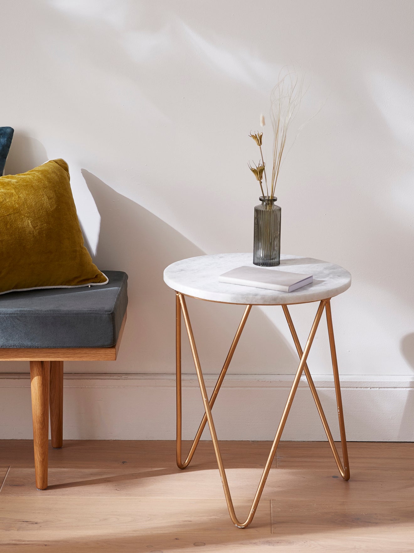 Petite table en marbre et métal