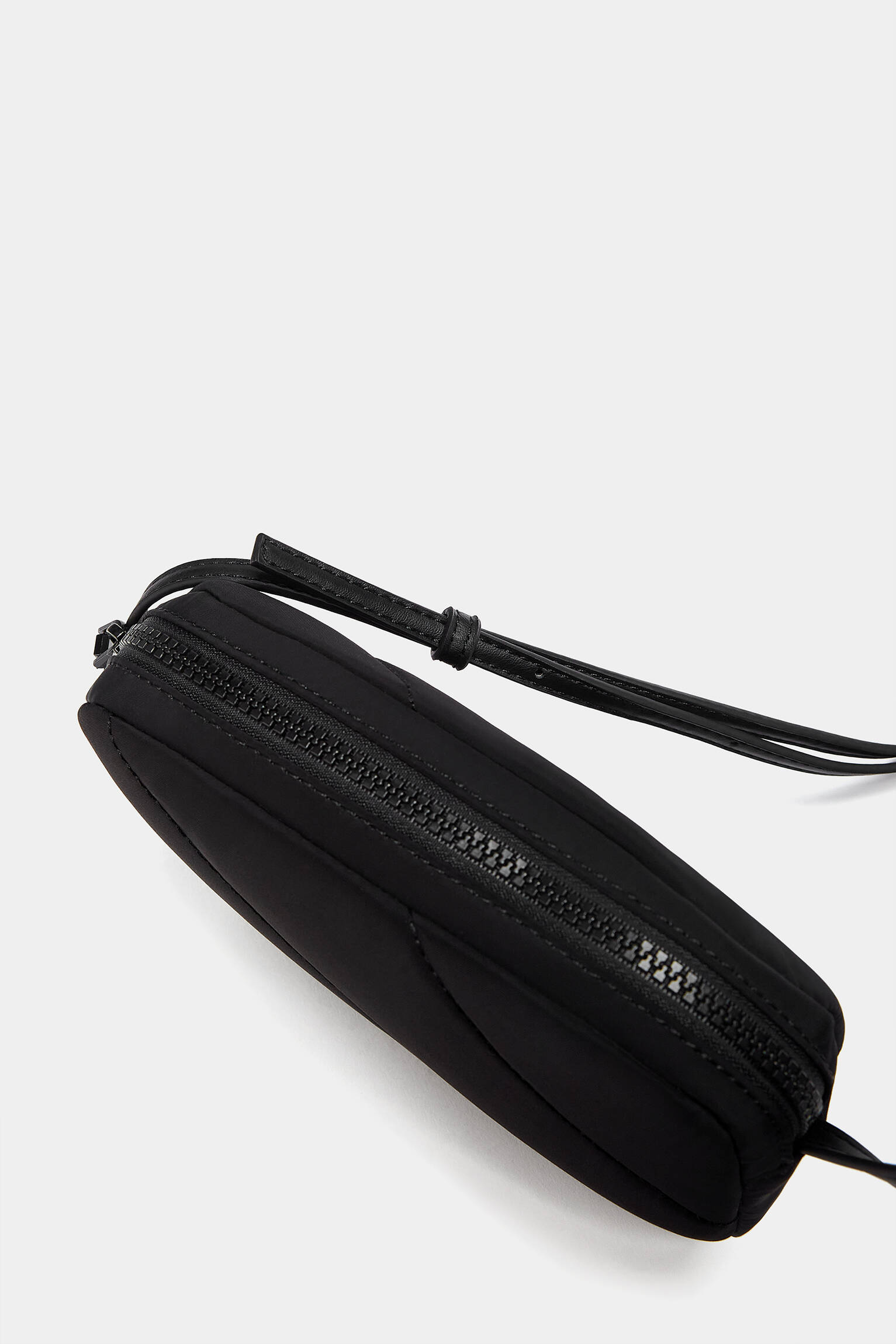Mini bolsa transversal acolchoada - preta