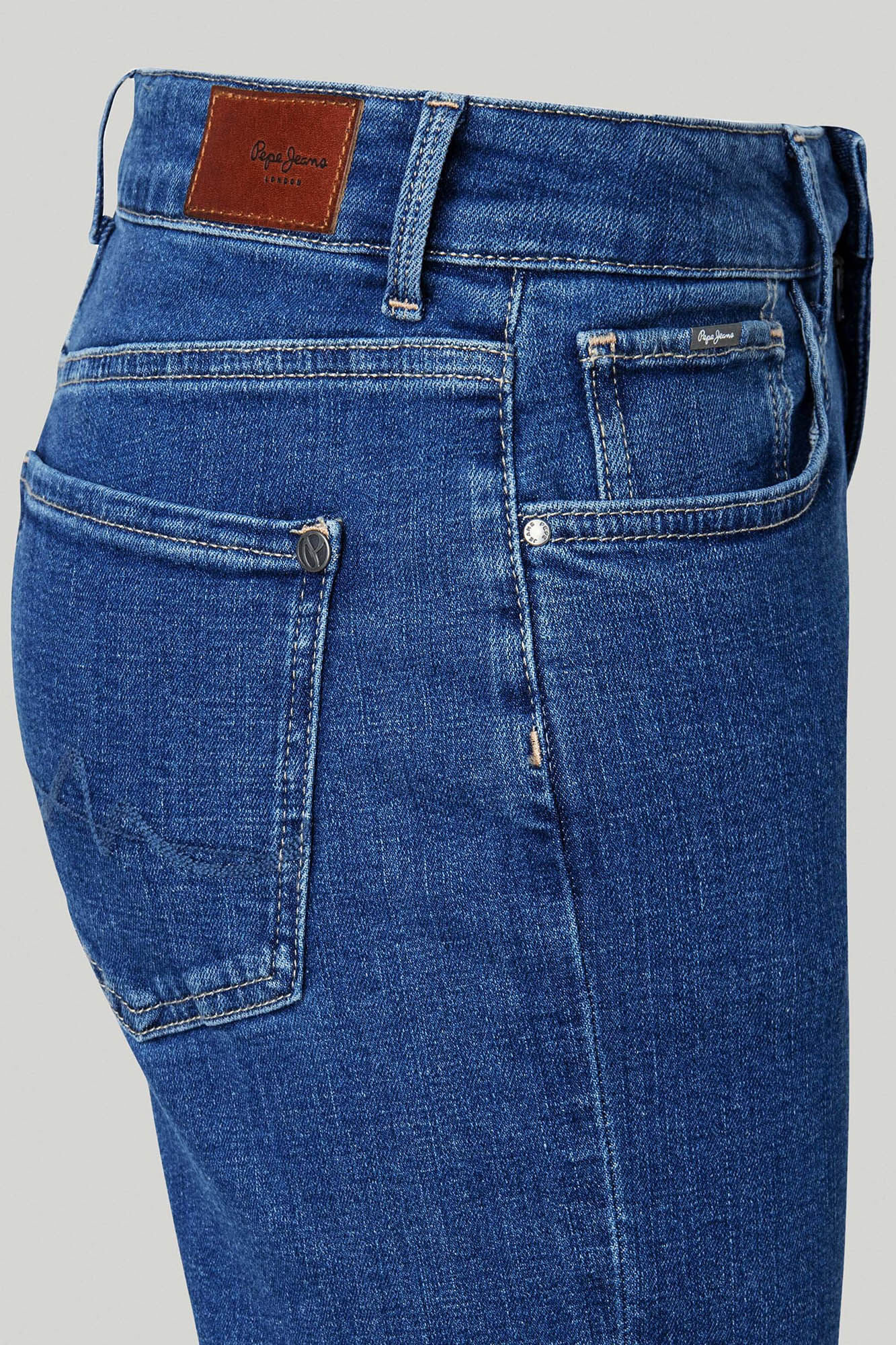 Calça jeans Mary de cintura alta e corte regular