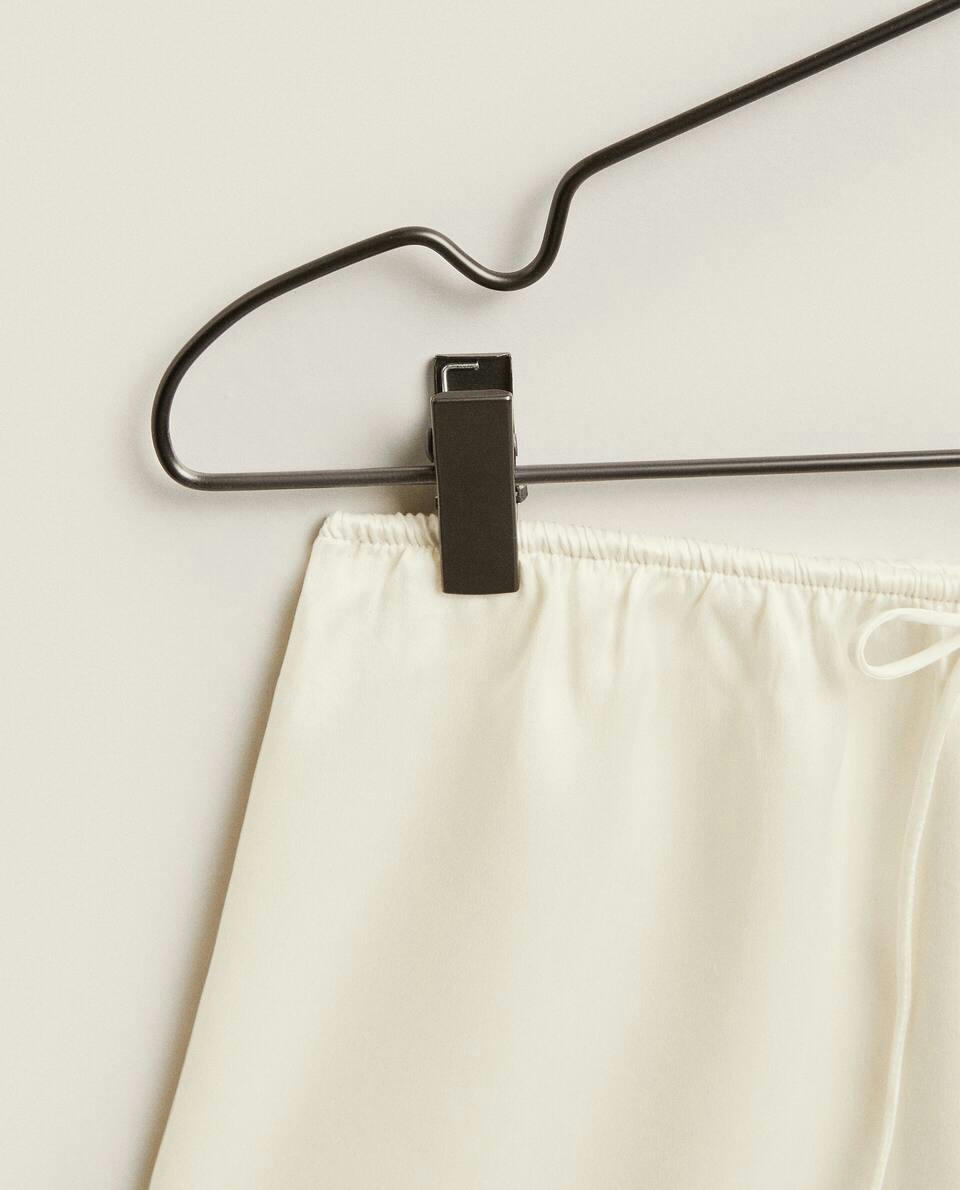 SHORTS DE SEDA
