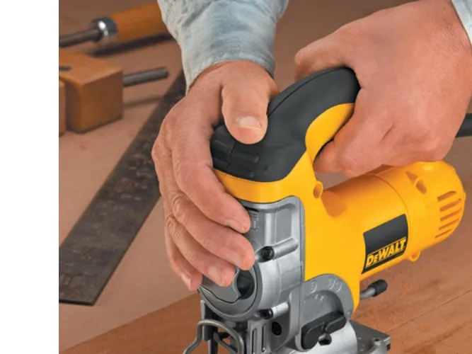DeWALT DW331KT-QS, Sort, Gul, 45°, 2,6 cm, Vekselstrøm, 701 W, 2,8 kg