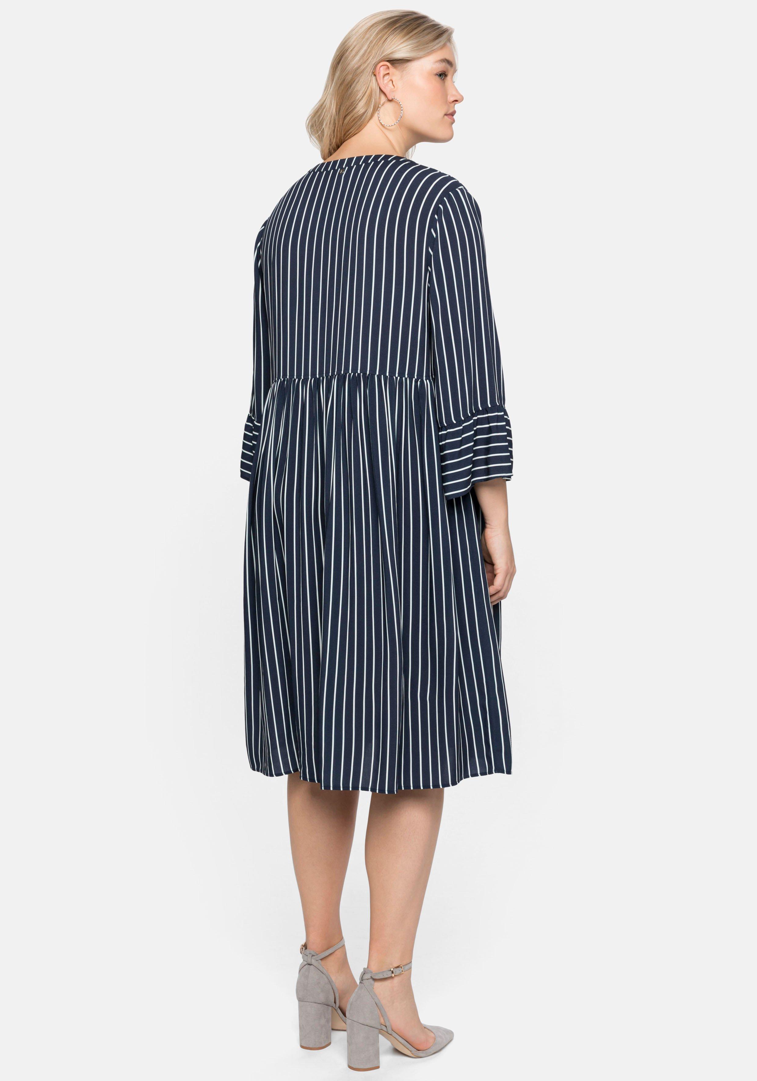 Kleid mit Streifen, weit schwingender Rock
