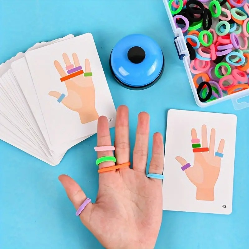 (114-tlg. Set) Kinder Finger Ring Spiel Haargummi Geschiklichkeits Lern Spielzeug inkl. Glocke / Aktionskarten / Aufbewahrungs Box