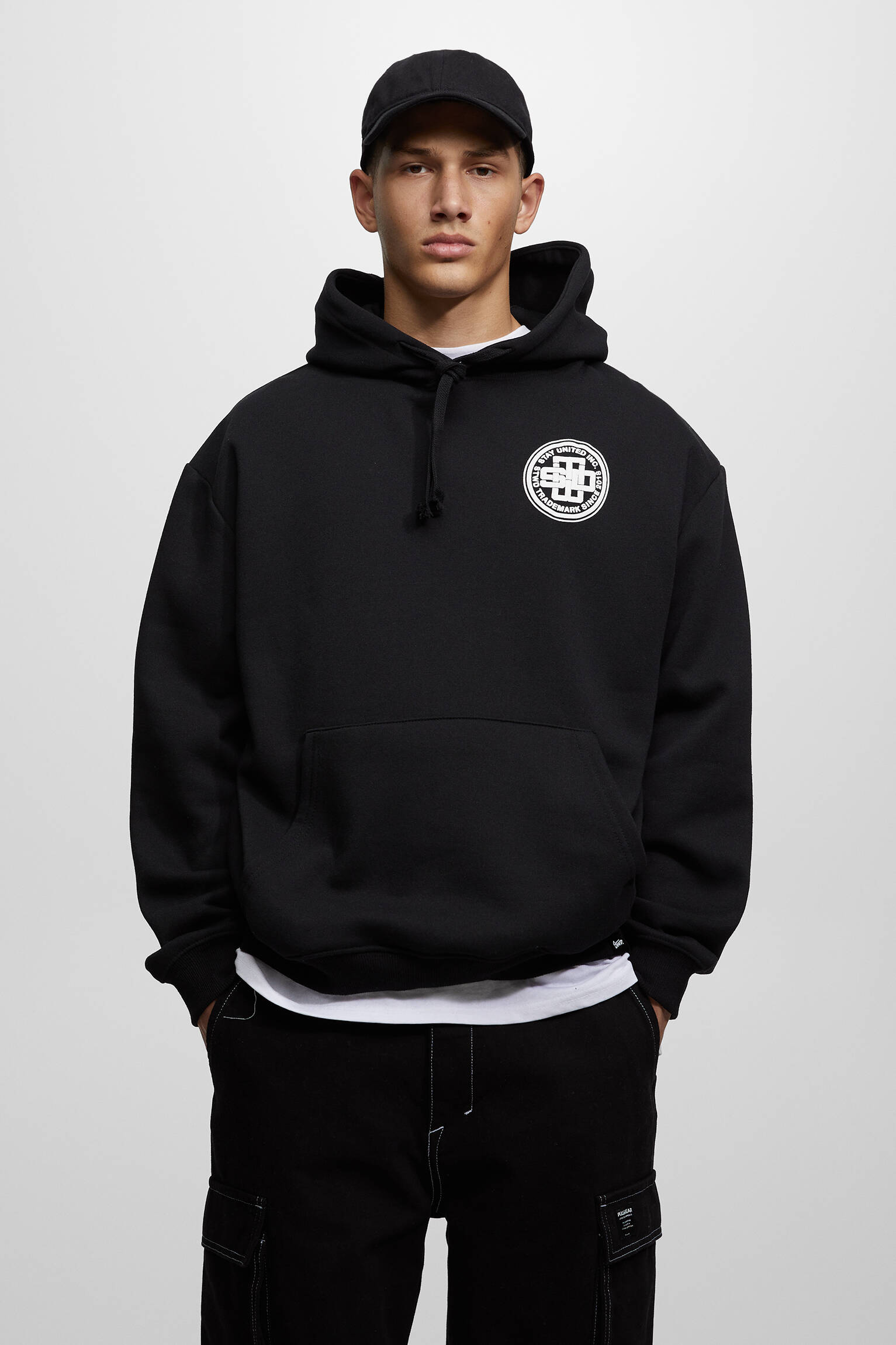 MOLETOM COM CAPUZ STWD COM ESTAMPA - PRETO