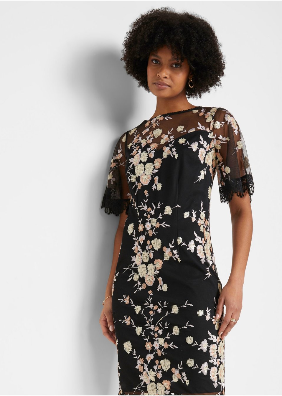 Robe avec paillettes brodées