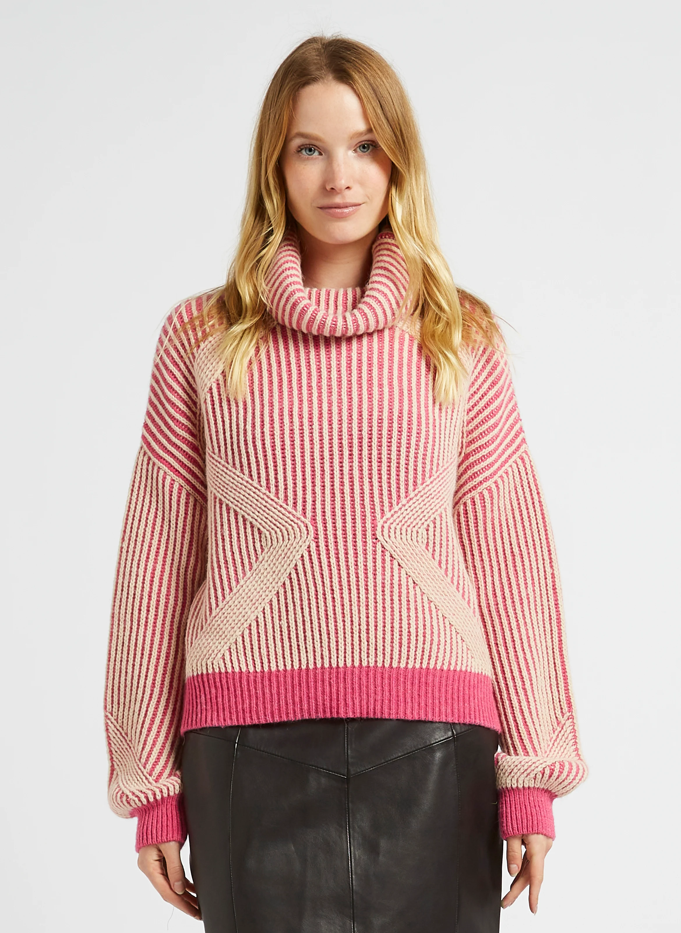 TOKAYA - Pull ample col montant en maille | Rose