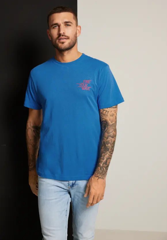 T-Shirt mit Brustprint - sonic blue