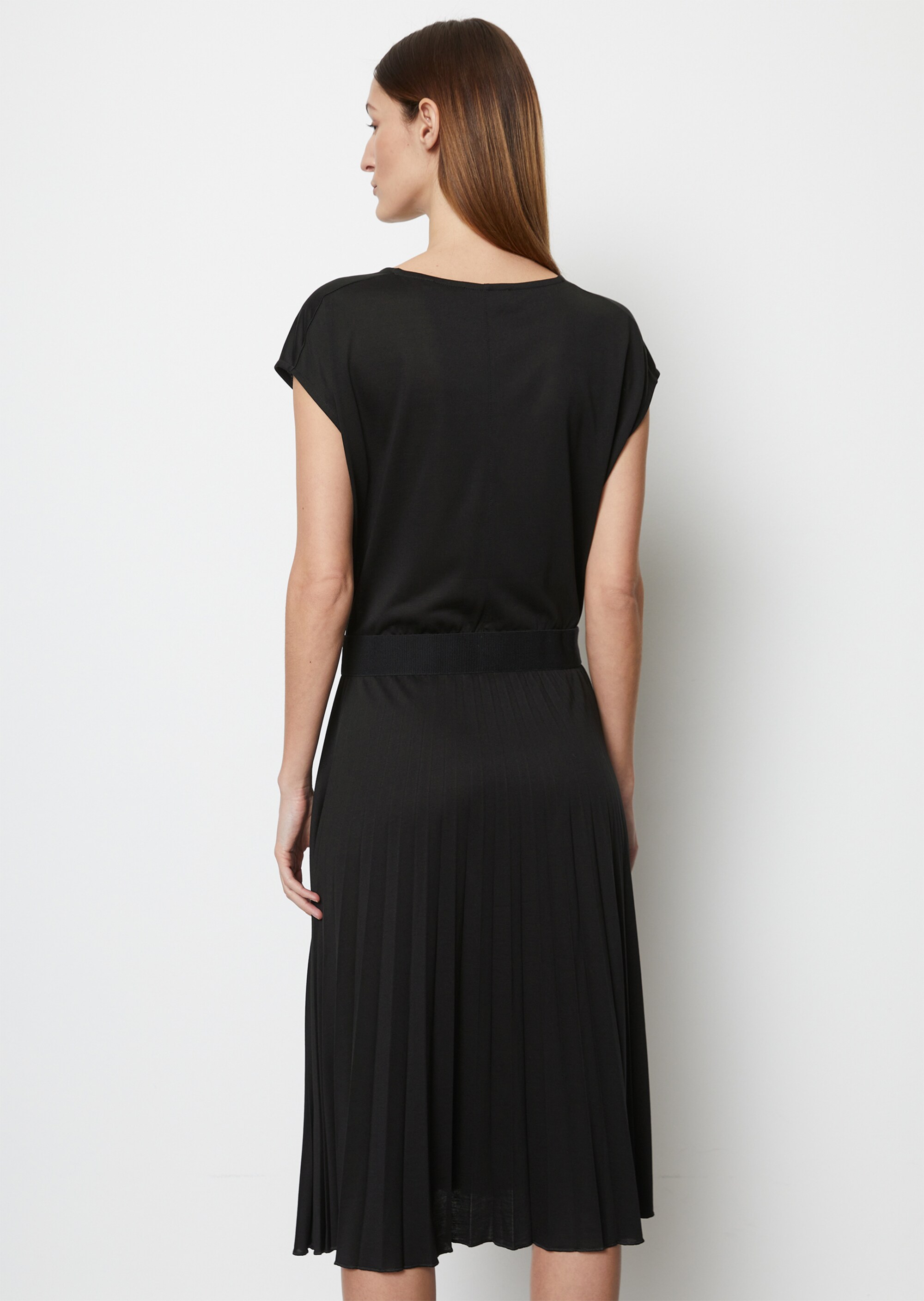 Jerseykleid mit elastischer Taille und plissiertem Rock