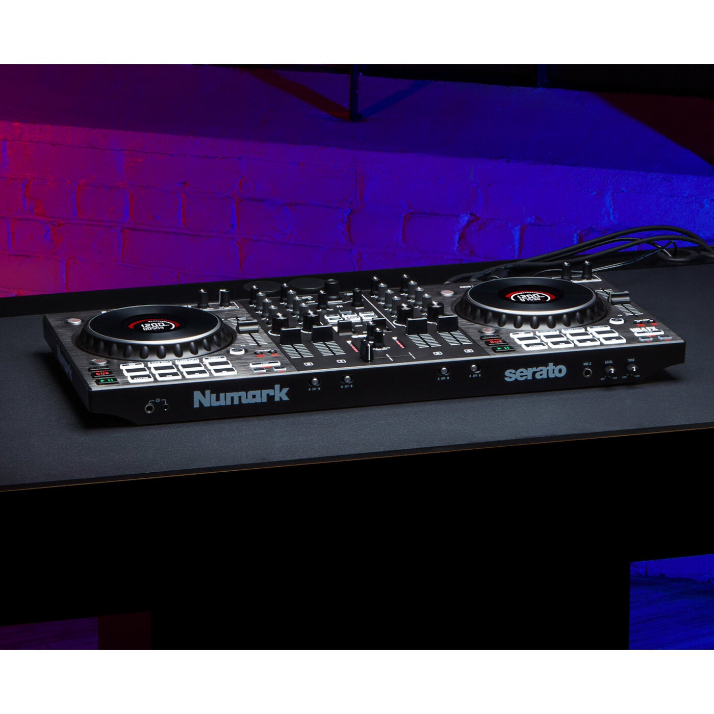 Numark NS4FX 4-kanaals DJ-controller