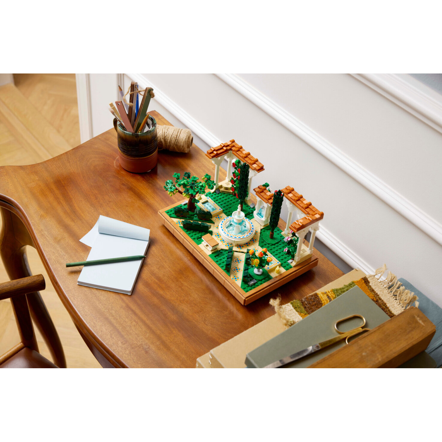 LEGO® Icons 10359 Springbrunnengarten ab 18 Jahren