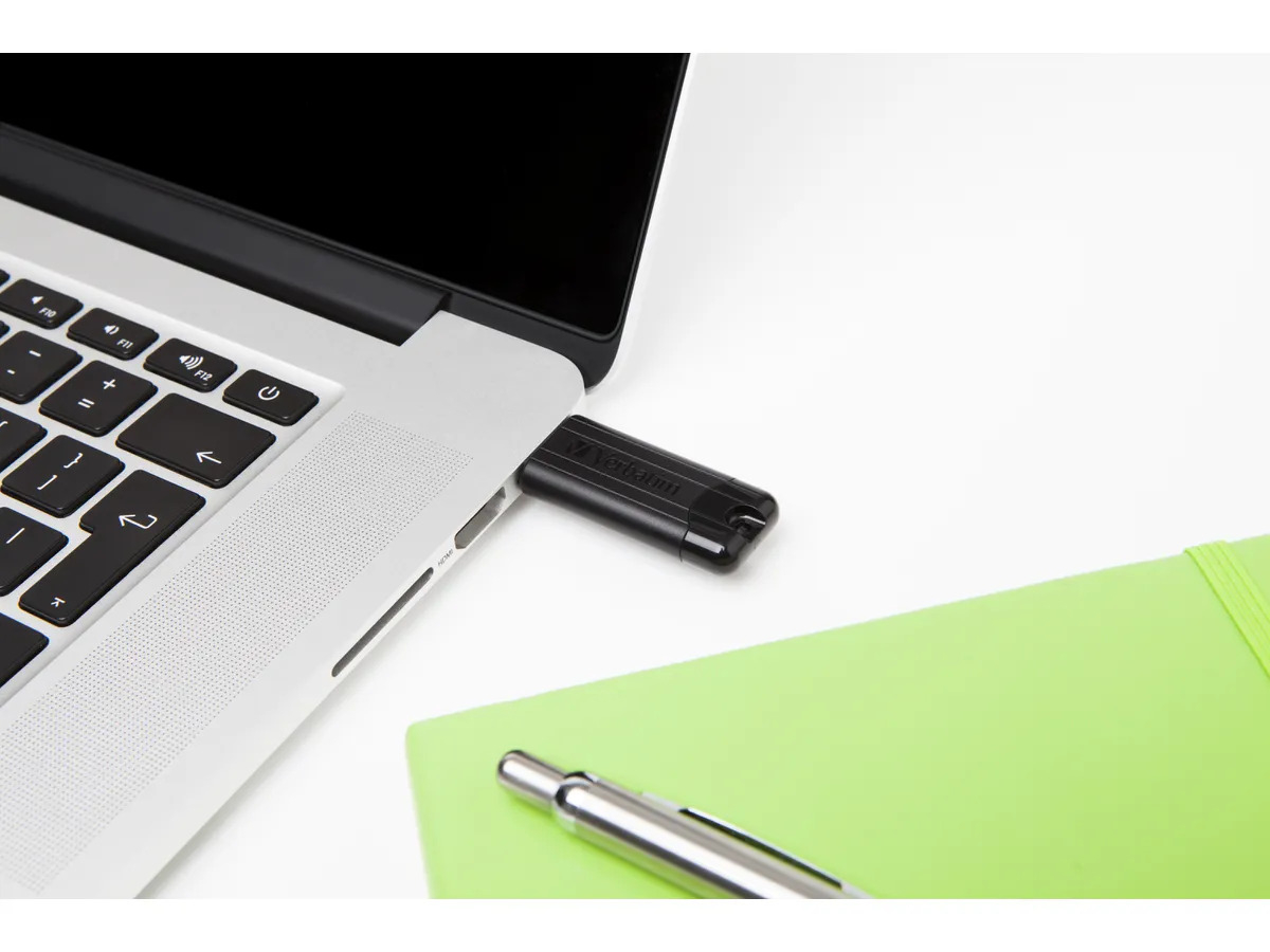 (256GB) Store N Go Pinstripe USB 3.2 Speicher Stick Flash Drive (49320) - Schwarz