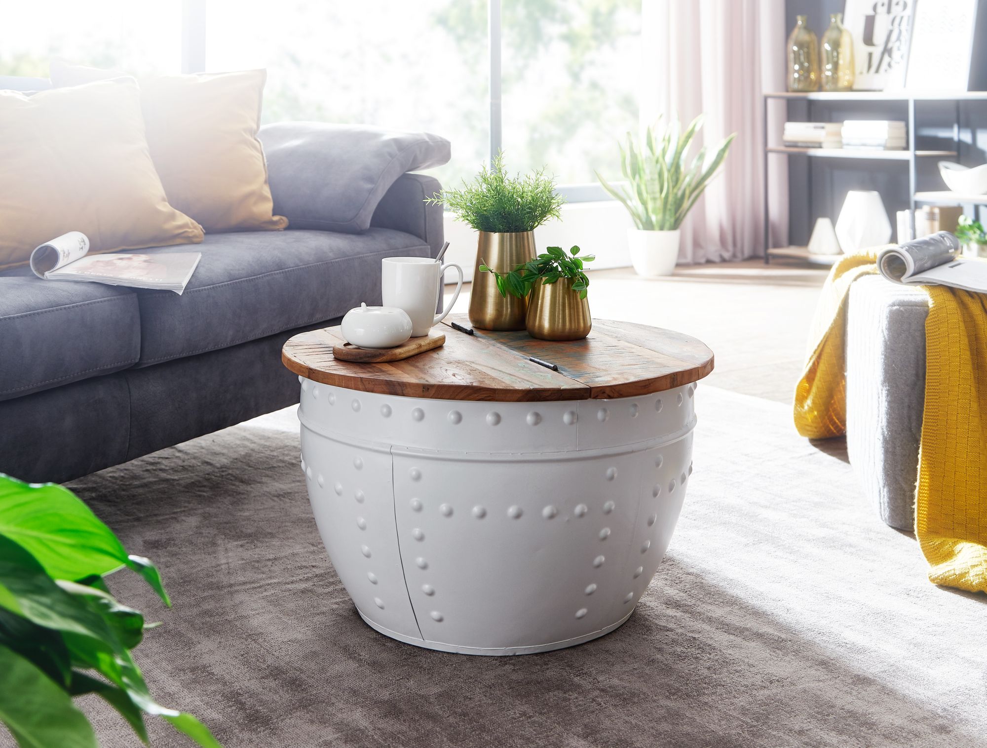 KADIMA DESIGN Massivholz Couchtisch SERCHIO: Industrieller Stil, klappbare Tischplatte, Metallgestell, 60x36x60 cm.