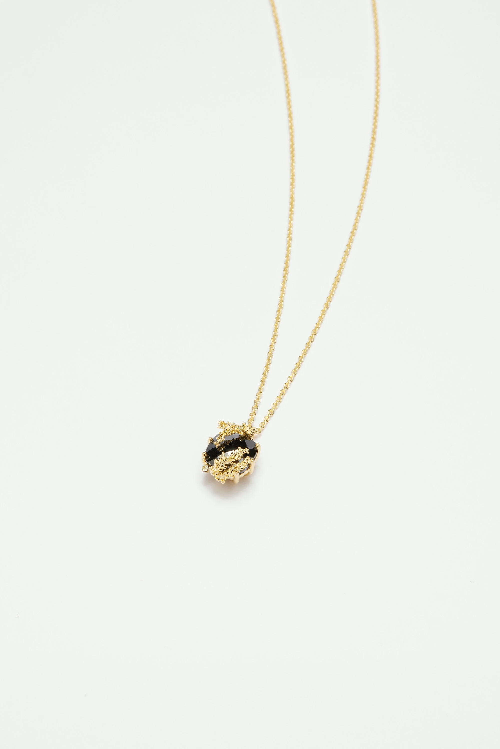 Collier pendentif fleurs de patchouli et verre noir facetté | Noir