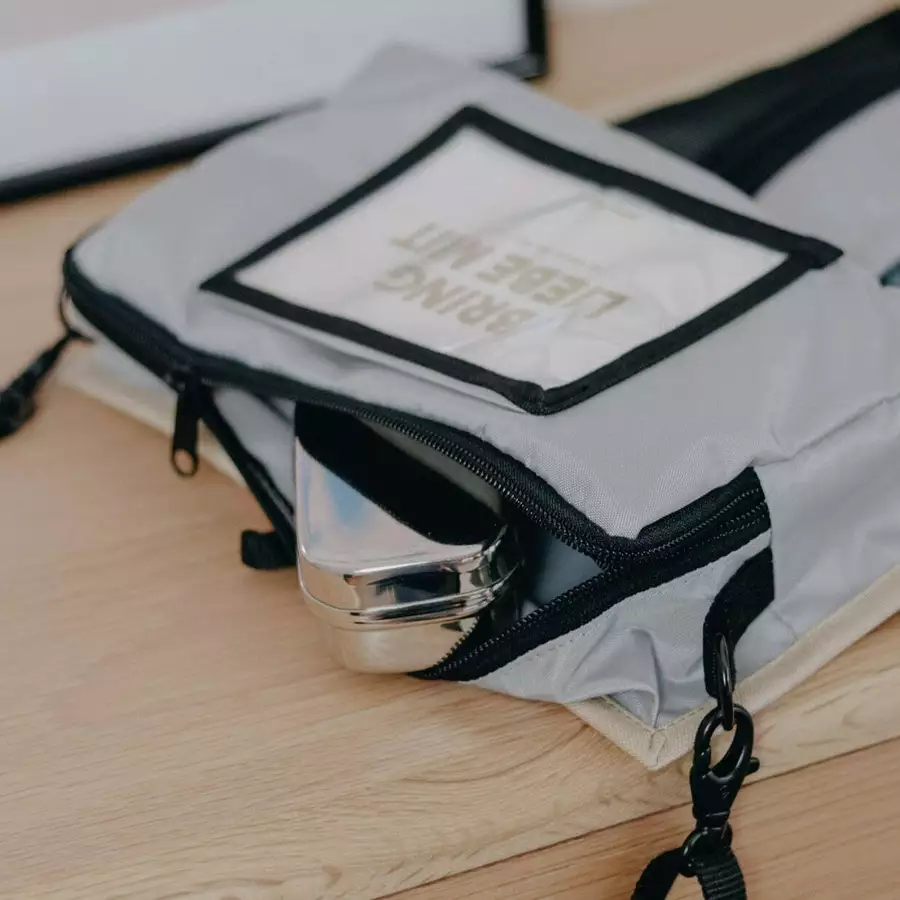 Anna und Oskar Faire Wickeltasche Friedchen aus recyceltem Material Sand