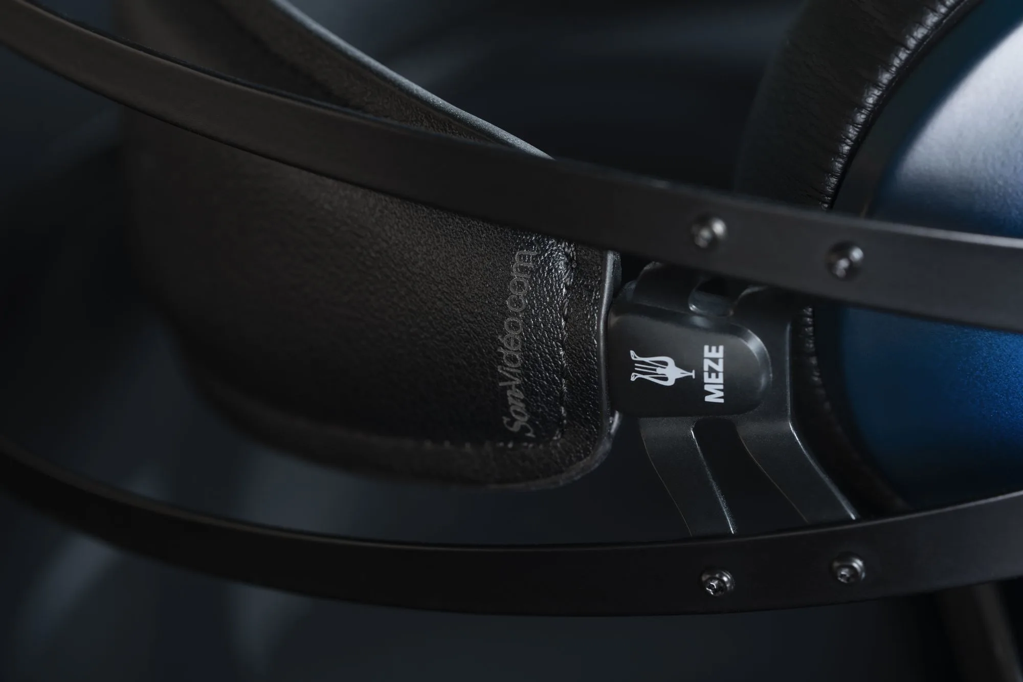 Meze 99 Classics - Édition limitée Son-Vidéo.com   Meze Câble Premium Cuivre Argent Balanced 4.4mm (1,2 m) Casques hi-fi