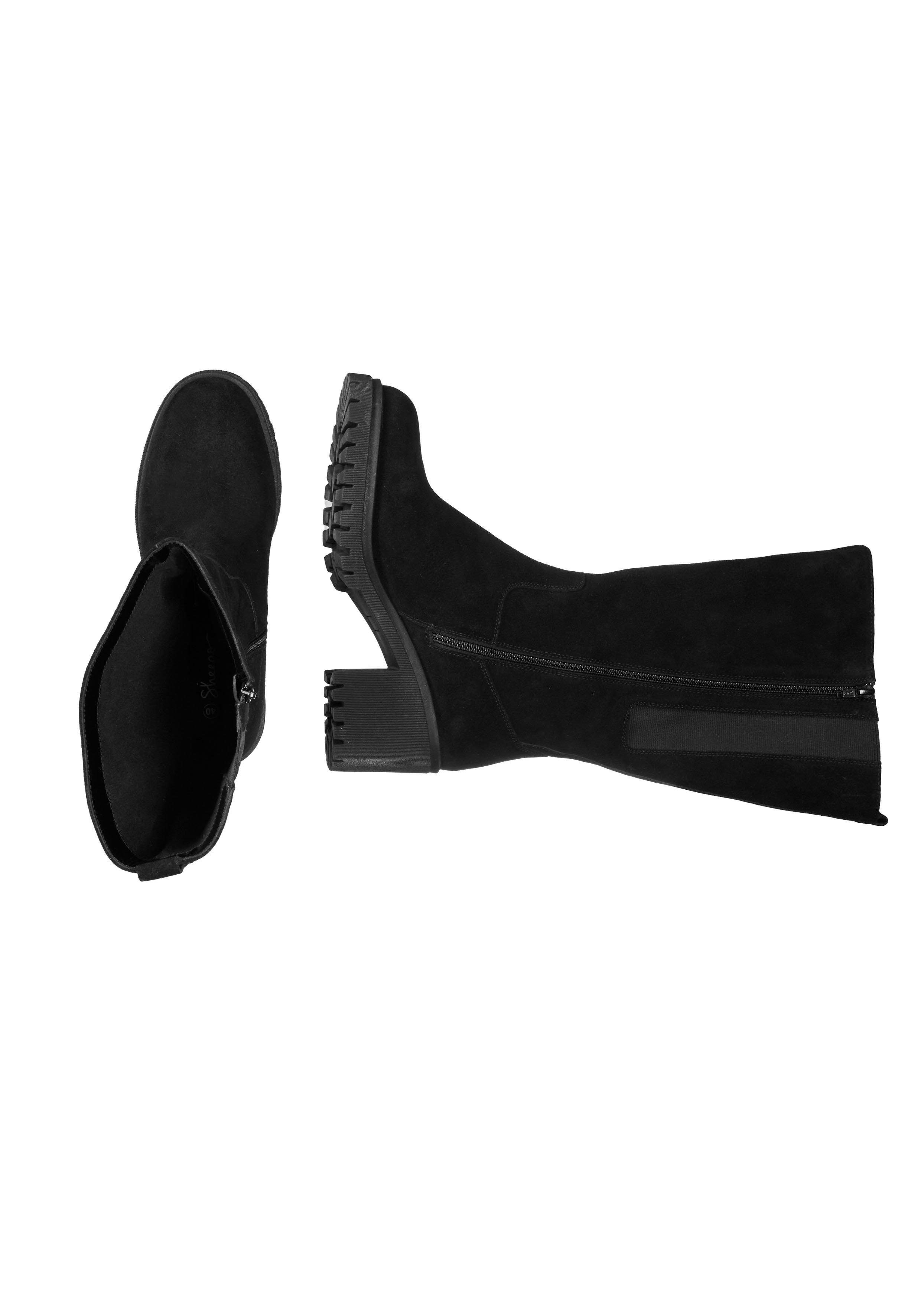 Weitschaftstiefel mit stark profilierter Sohle