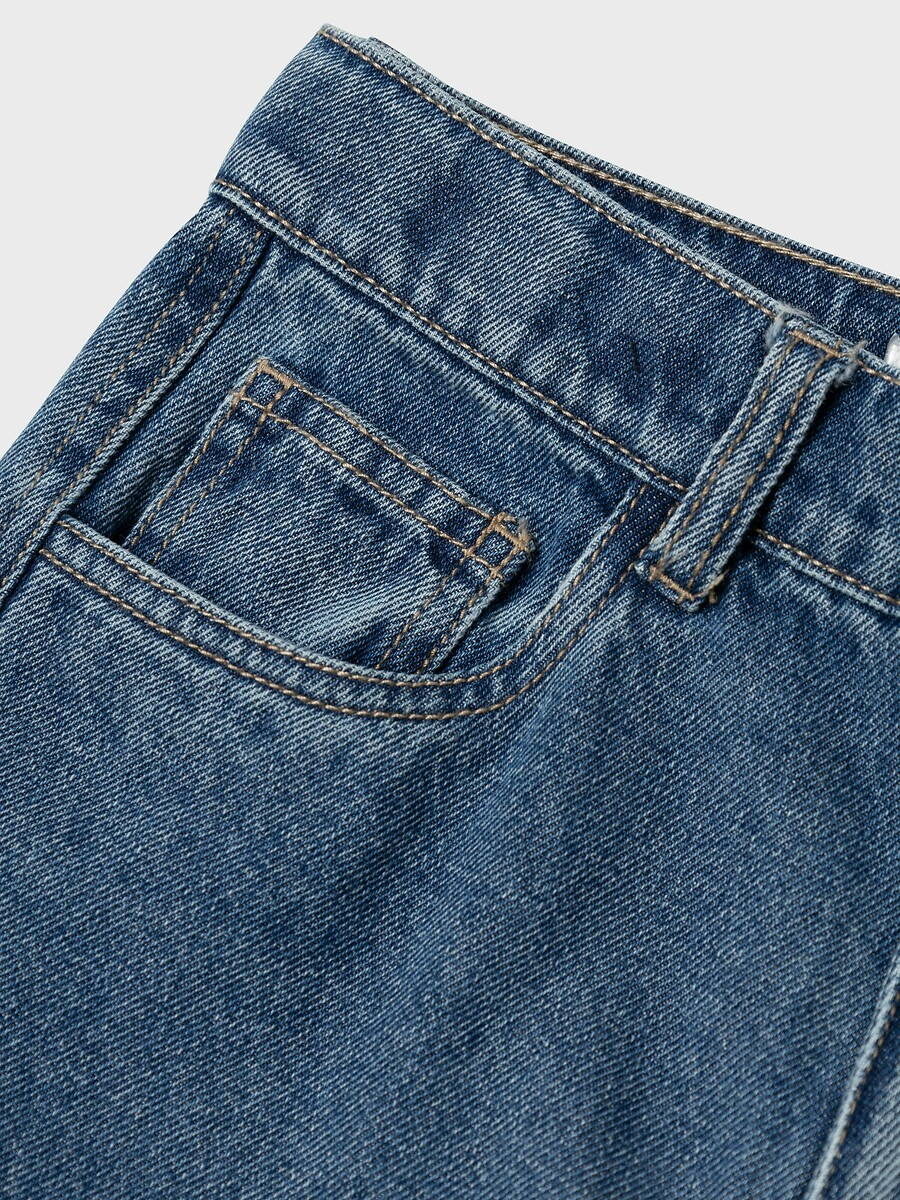 DÊ UM NOME A ELE<br>Calça jeans reta