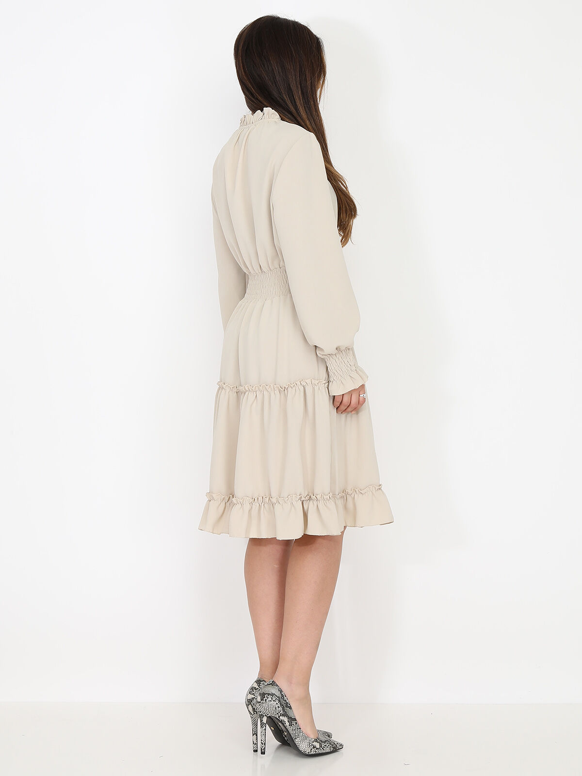 Robe évasée et smockée à volants- Beige