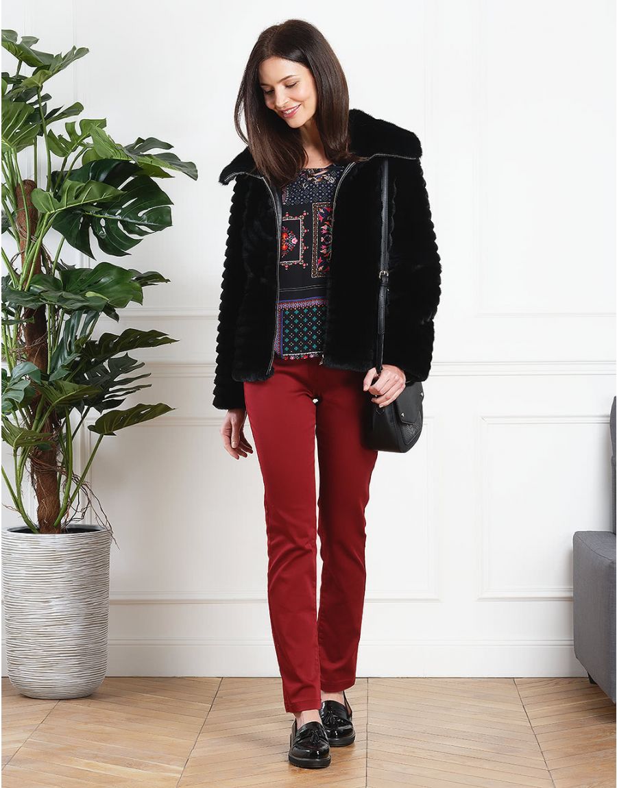 Blouse noire et violette