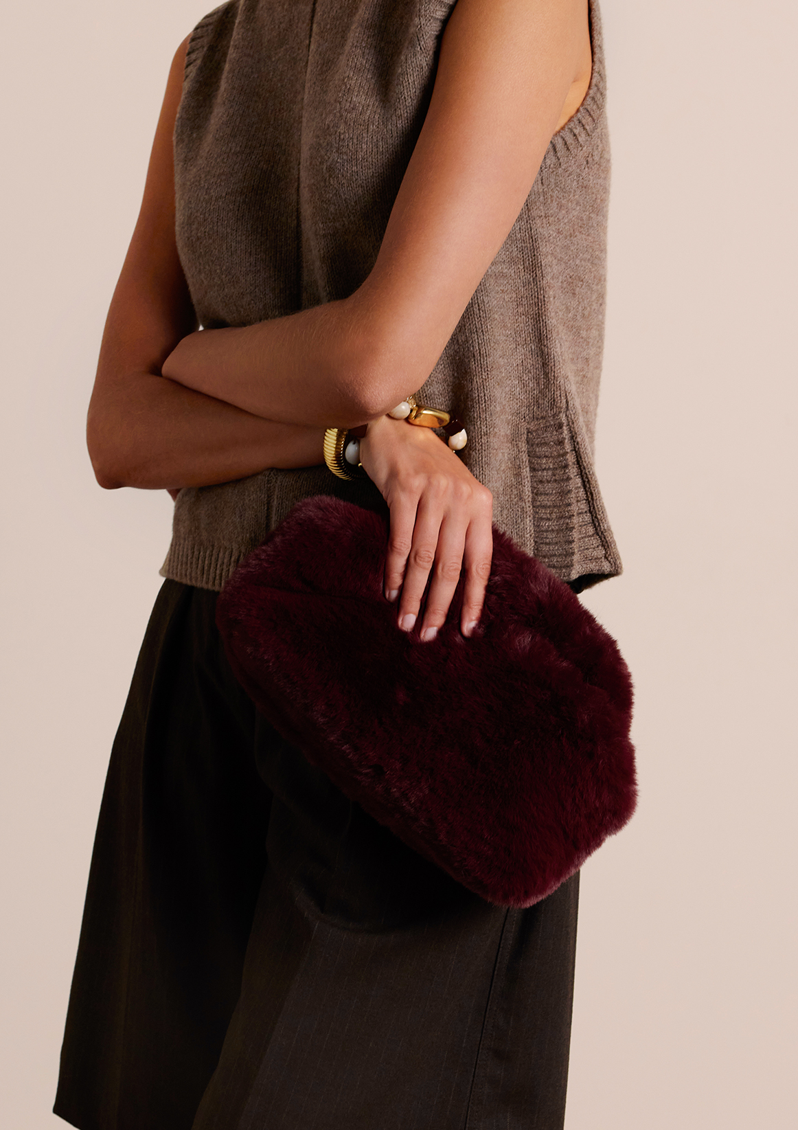 Burgundy clutch van faux fur