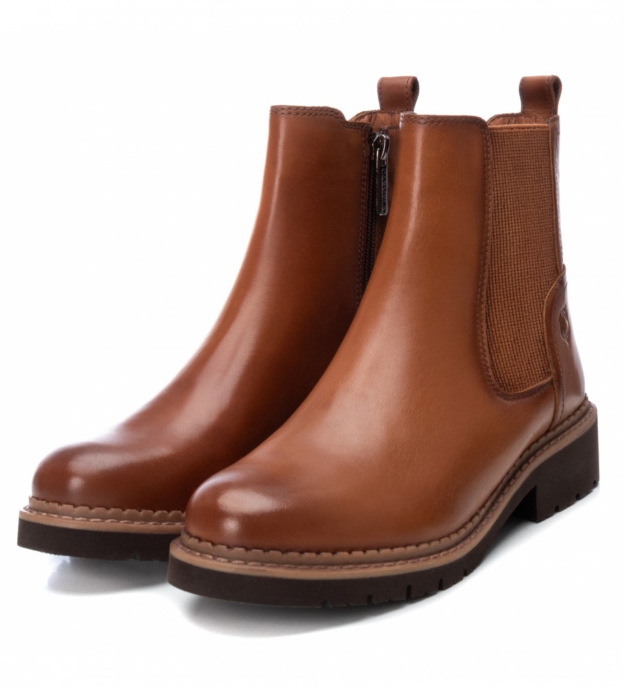 Botas de tornozelo Carmela em couro marrom, modelo 160046.