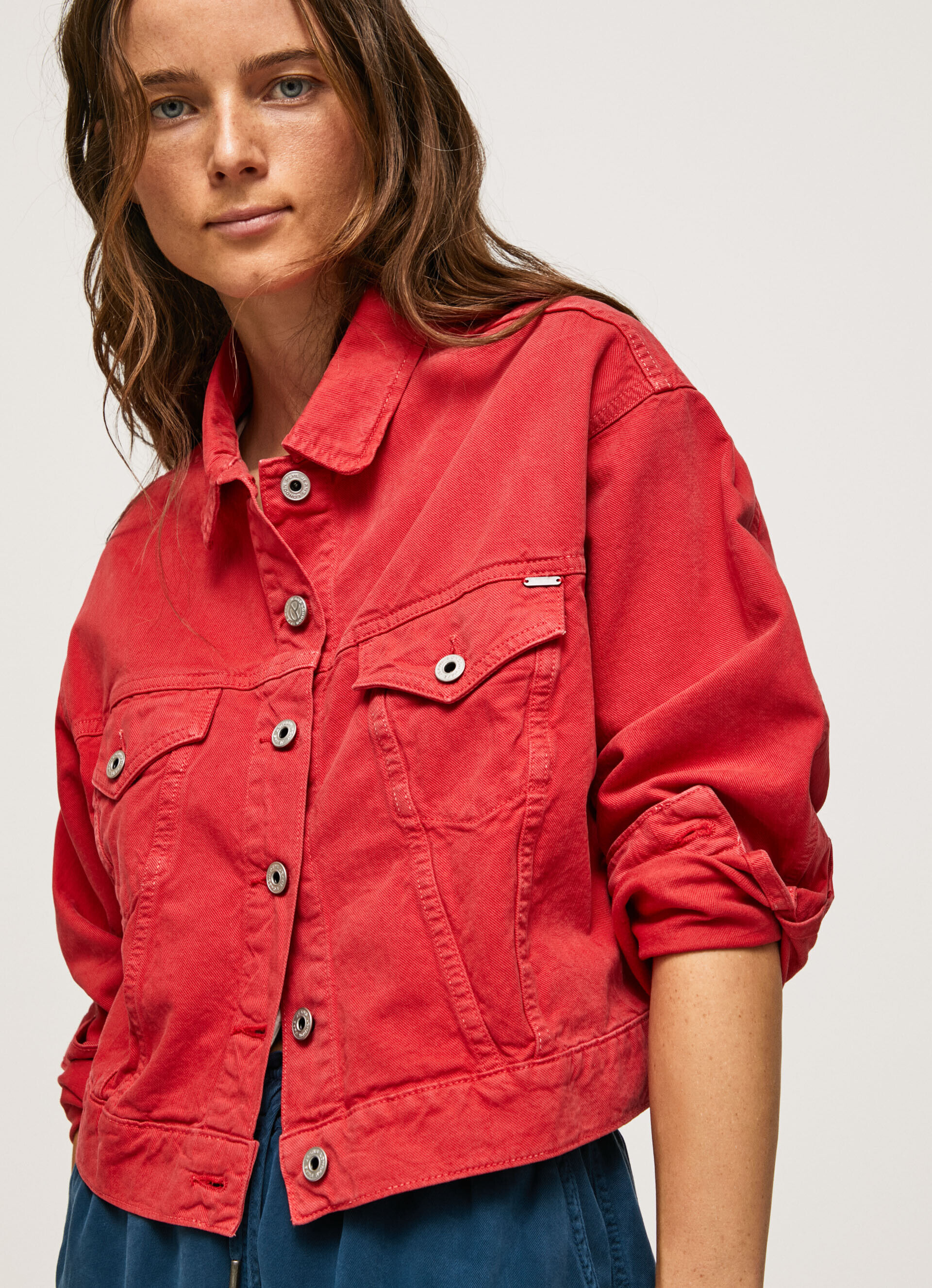 Jaqueta jeans corte regular - vermelho estúdio