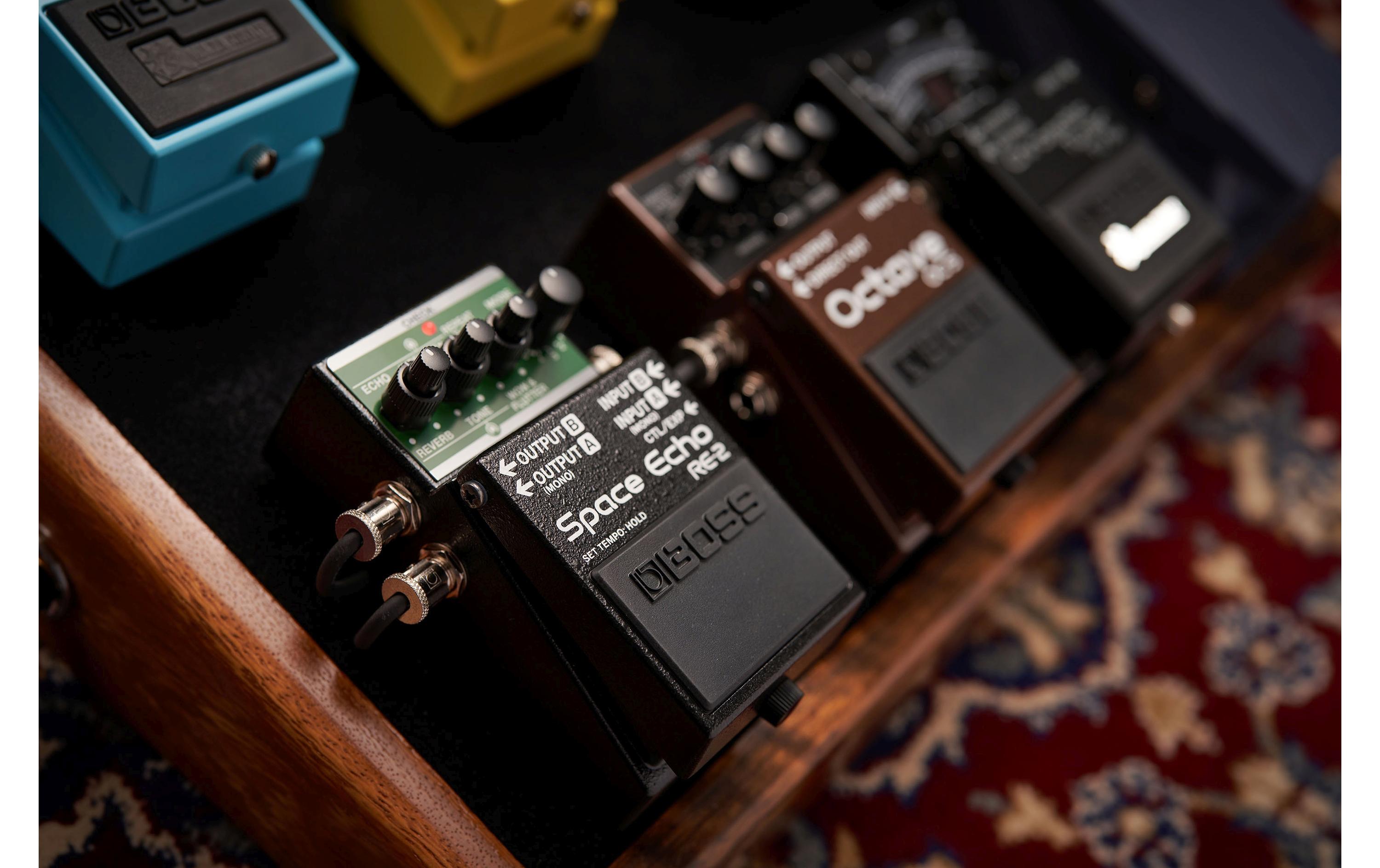 Pedal RE-2 Space Echo<br>Digitale Nachbildung des legendären RE-201 Space Echo Effektgeräts im Kompaktpedal-Format mit zusätzlichen Funktionen