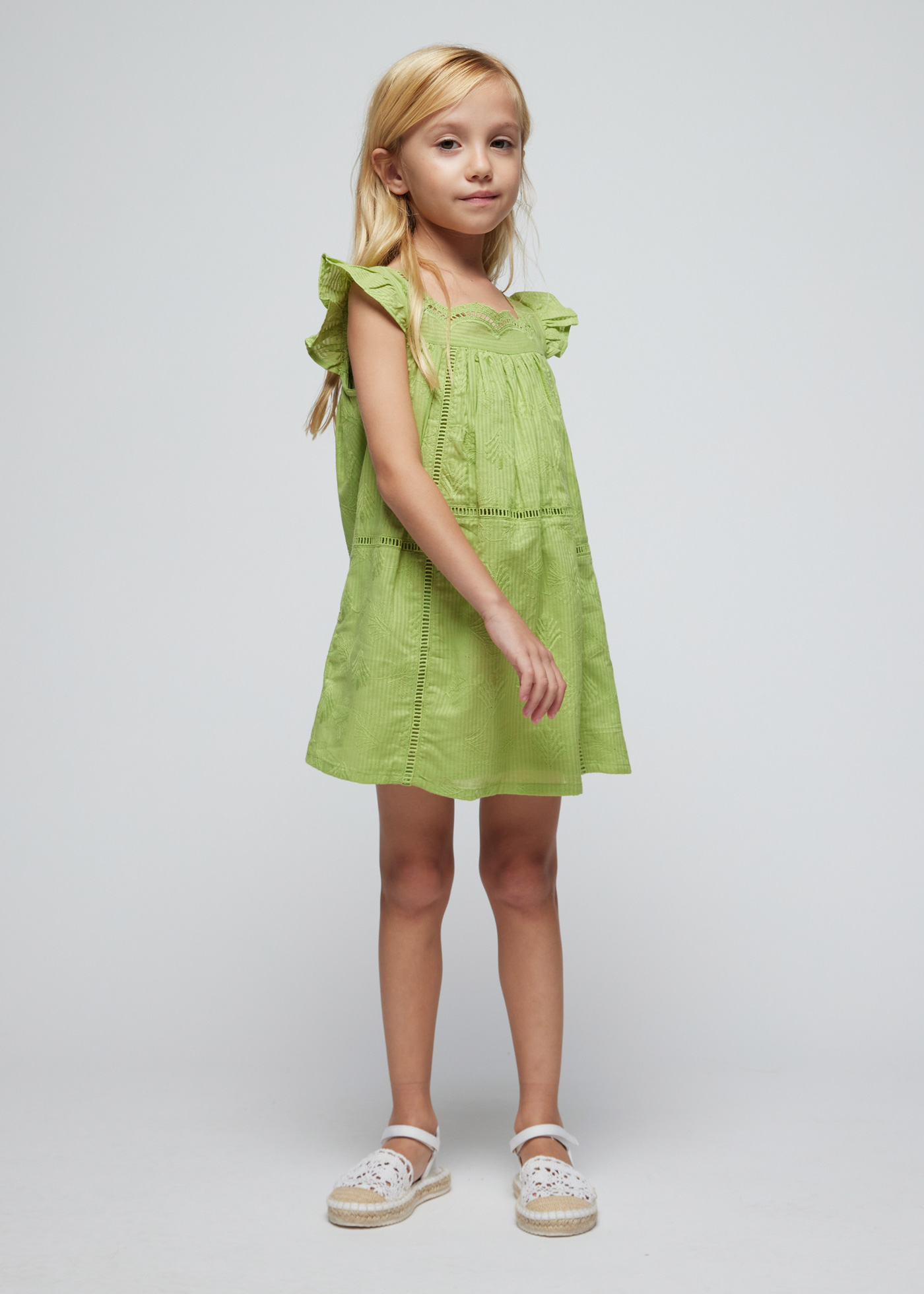 Vestido bordado Better Cotton para meninas
