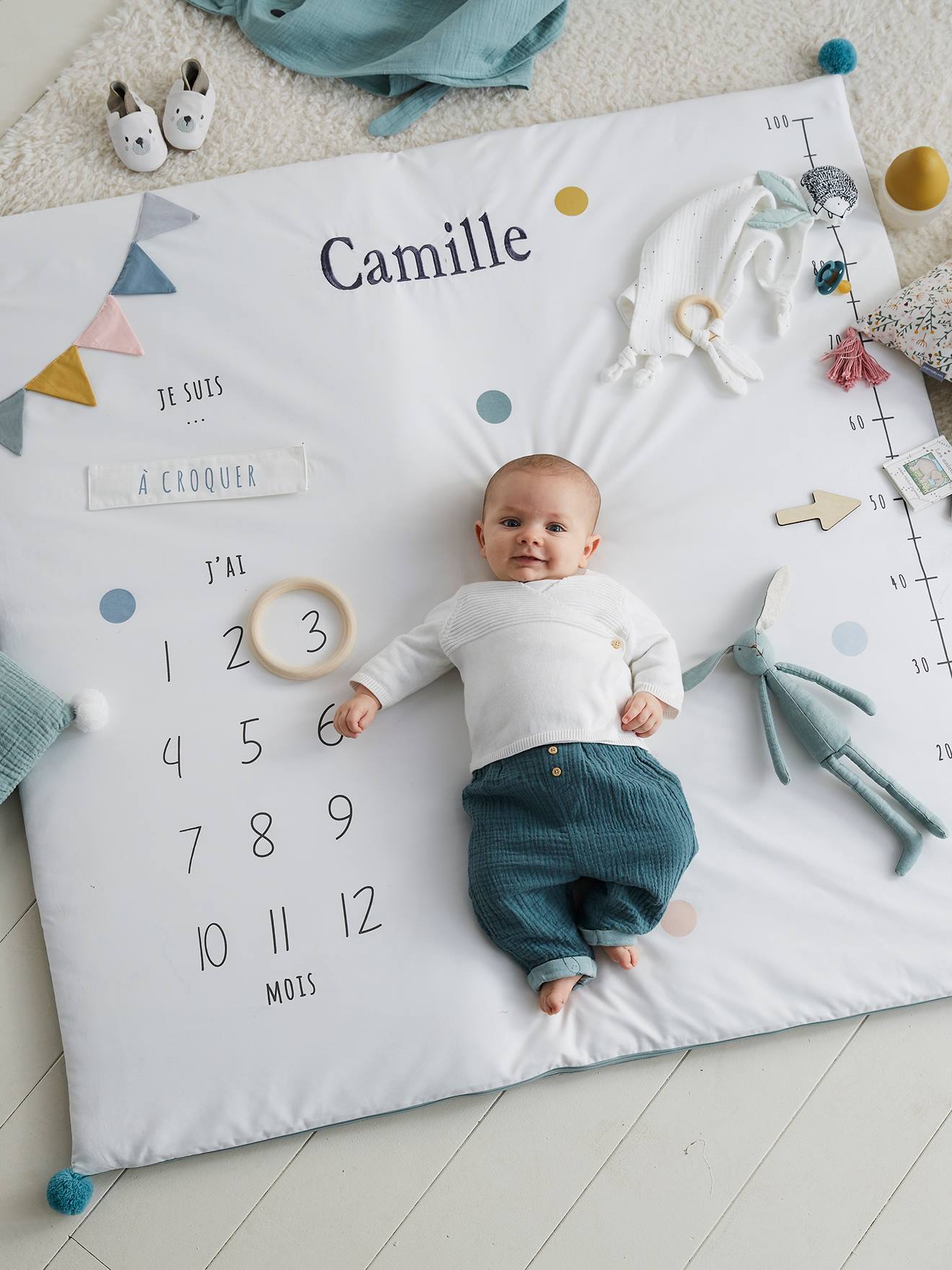 Tapete fotográfico personalizável para bebês, branco claro, liso com estampas.