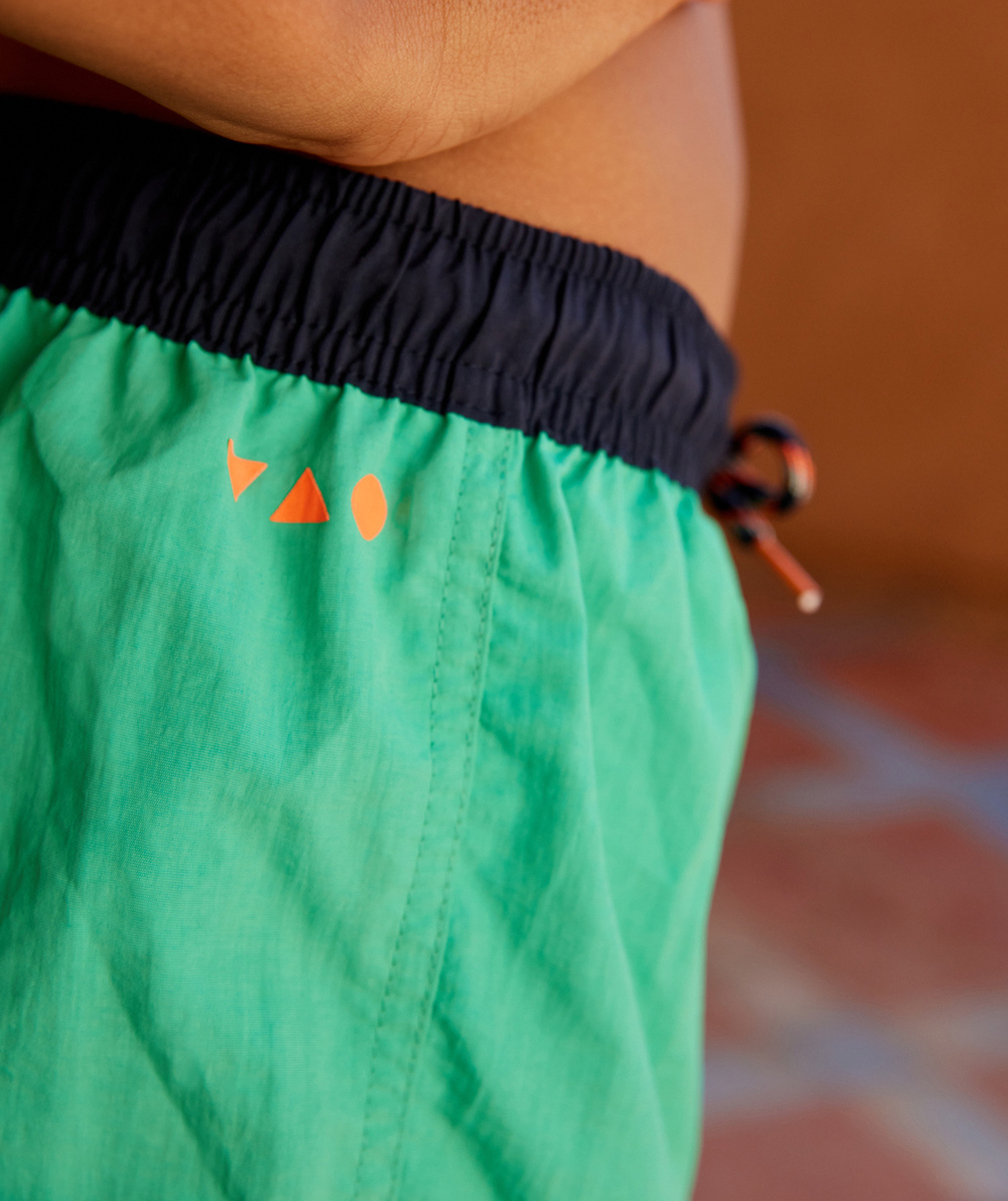 SHORT DE BAIN GARÇON EN FIBRES RECYCLÉES TRICOLORE