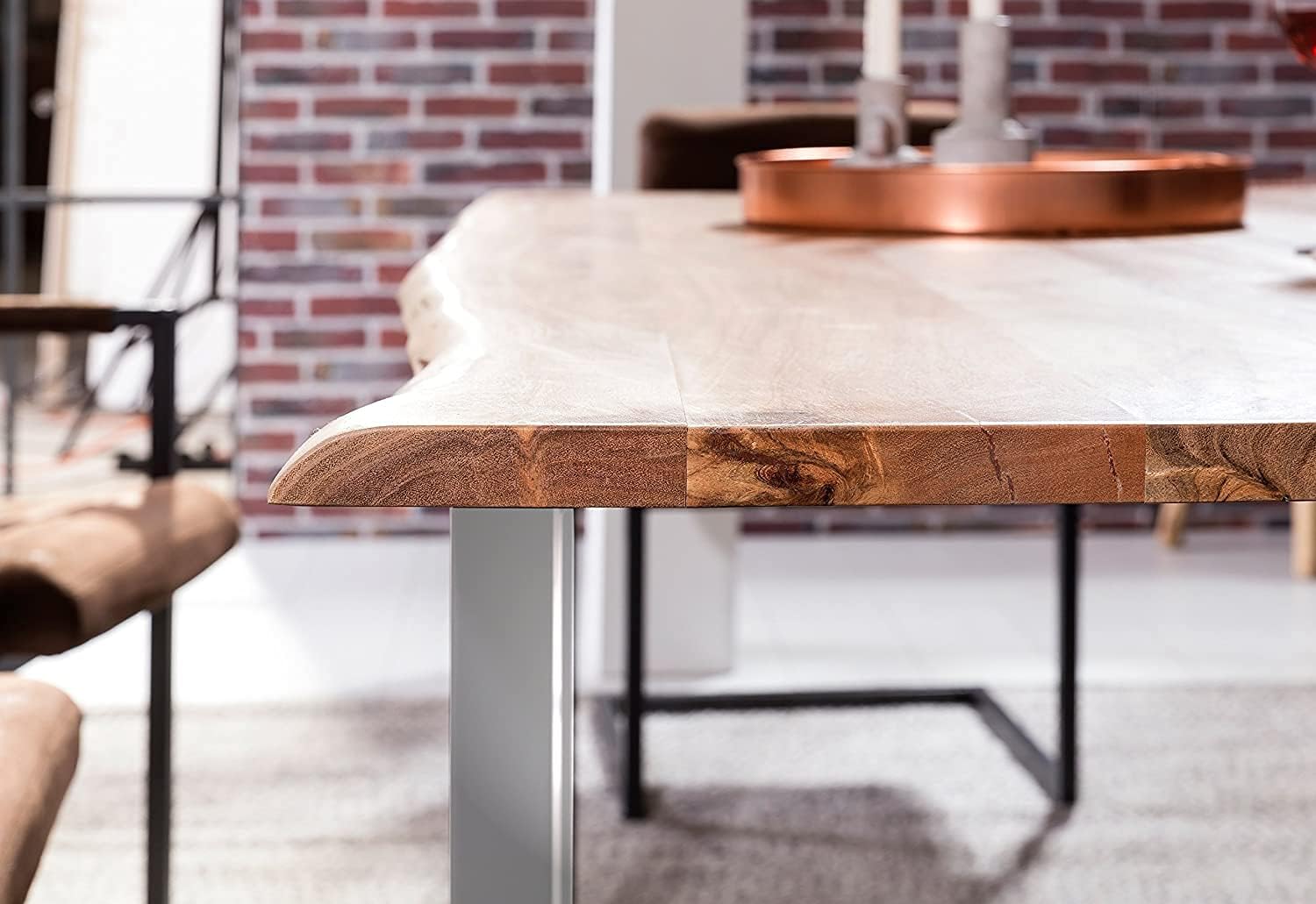 SAM Baumkantentisch 160x85 cm Quarto, Akazienholz massiv + naturfarben, Esstisch mit silbernem U-Gestell, Esszimmertisch/Holztisch Industrial-Design, Tischplatte 26 mm