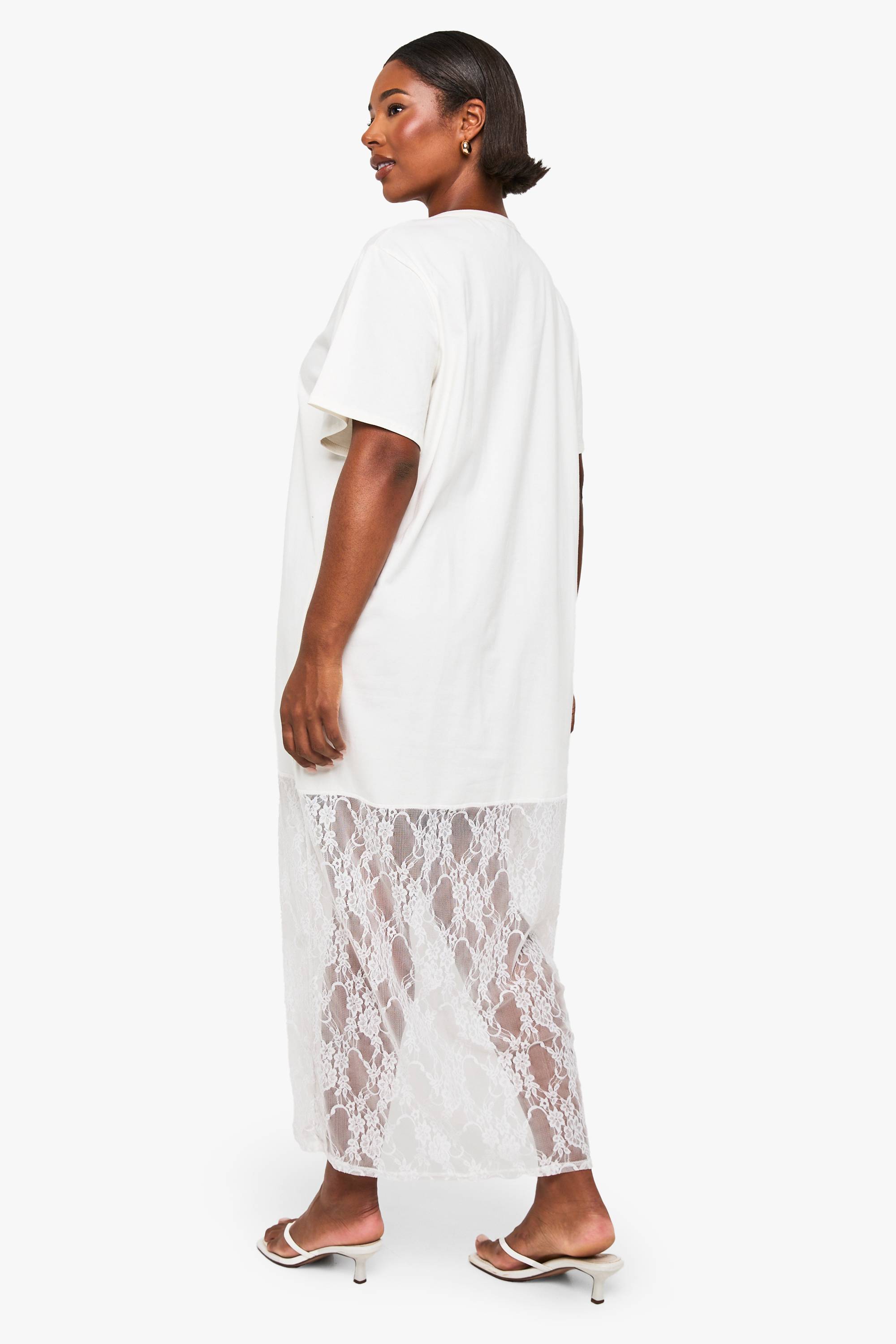 boohoo Robe t-shirt midaxi avec détails en dentelle