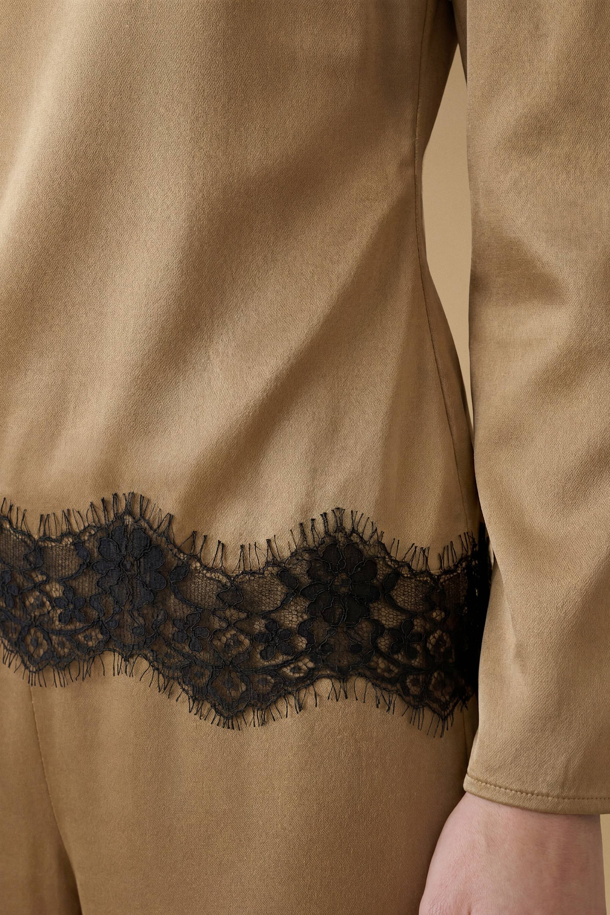 Oasis Haut En Crêpe Envers Satin Avec Bordure En Dentelle Noire