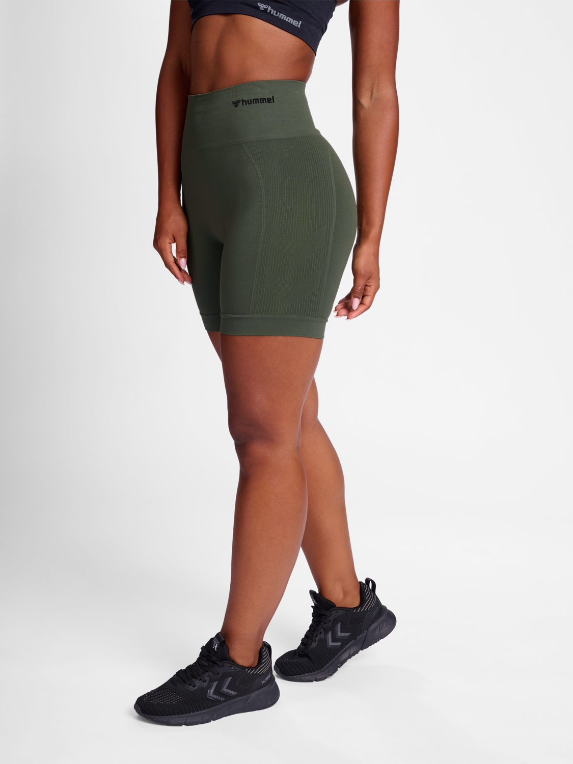 hmlTIF SEAMLESS SHORTS