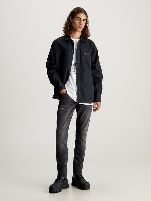 calça jeans justa