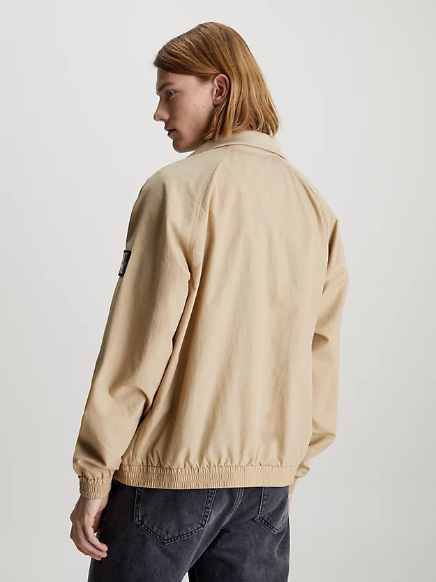 Jaqueta bomber estruturada em nylon