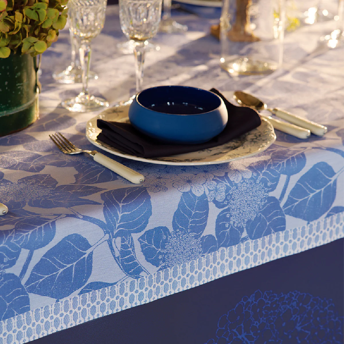 Nappe antitache déperlant pur coton bio bleu 175x175 Garnier Thiebaut